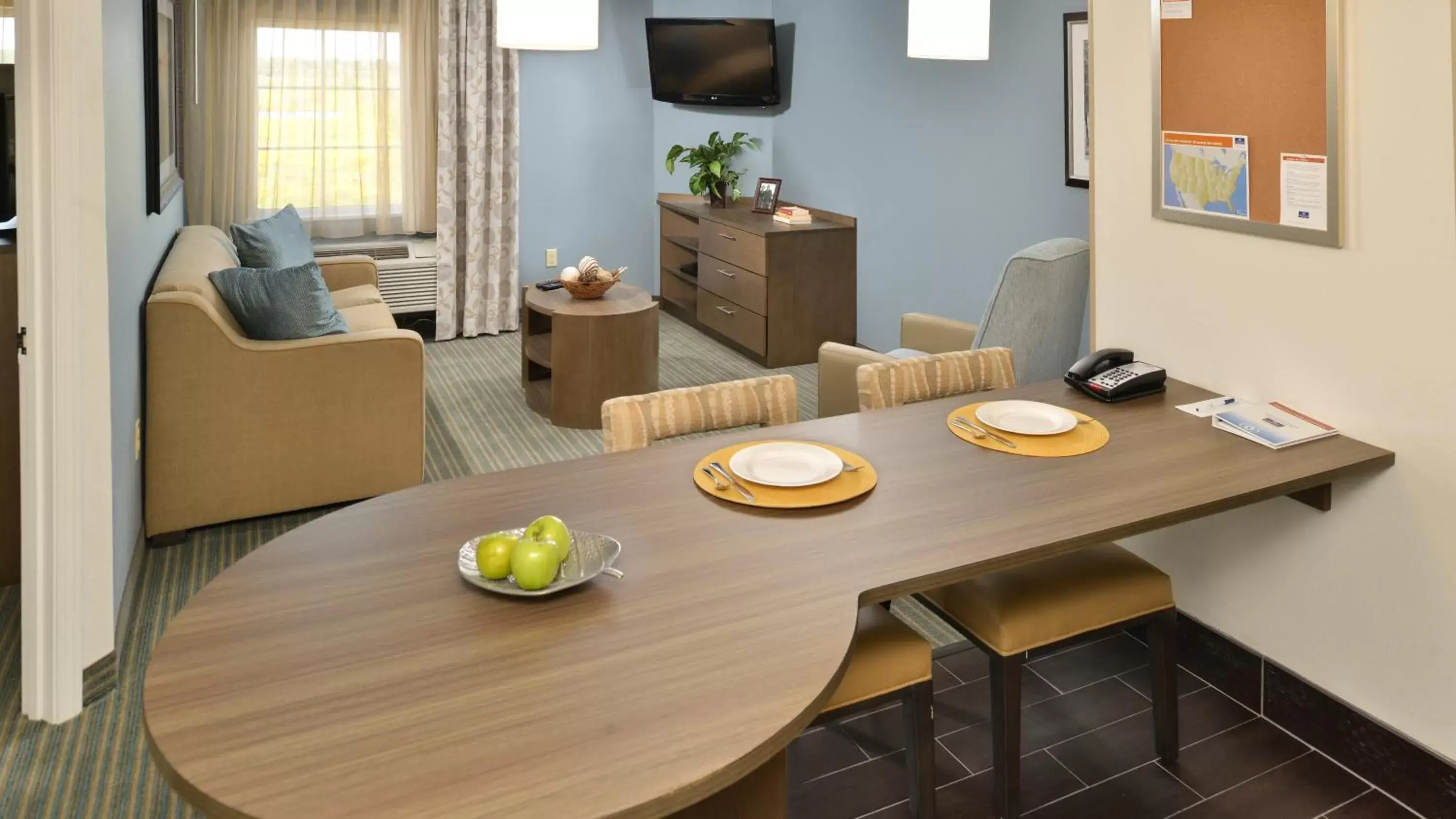 Photo of the whole room, Dining Area in Candlewood Suites Houma, an IHG Hotel