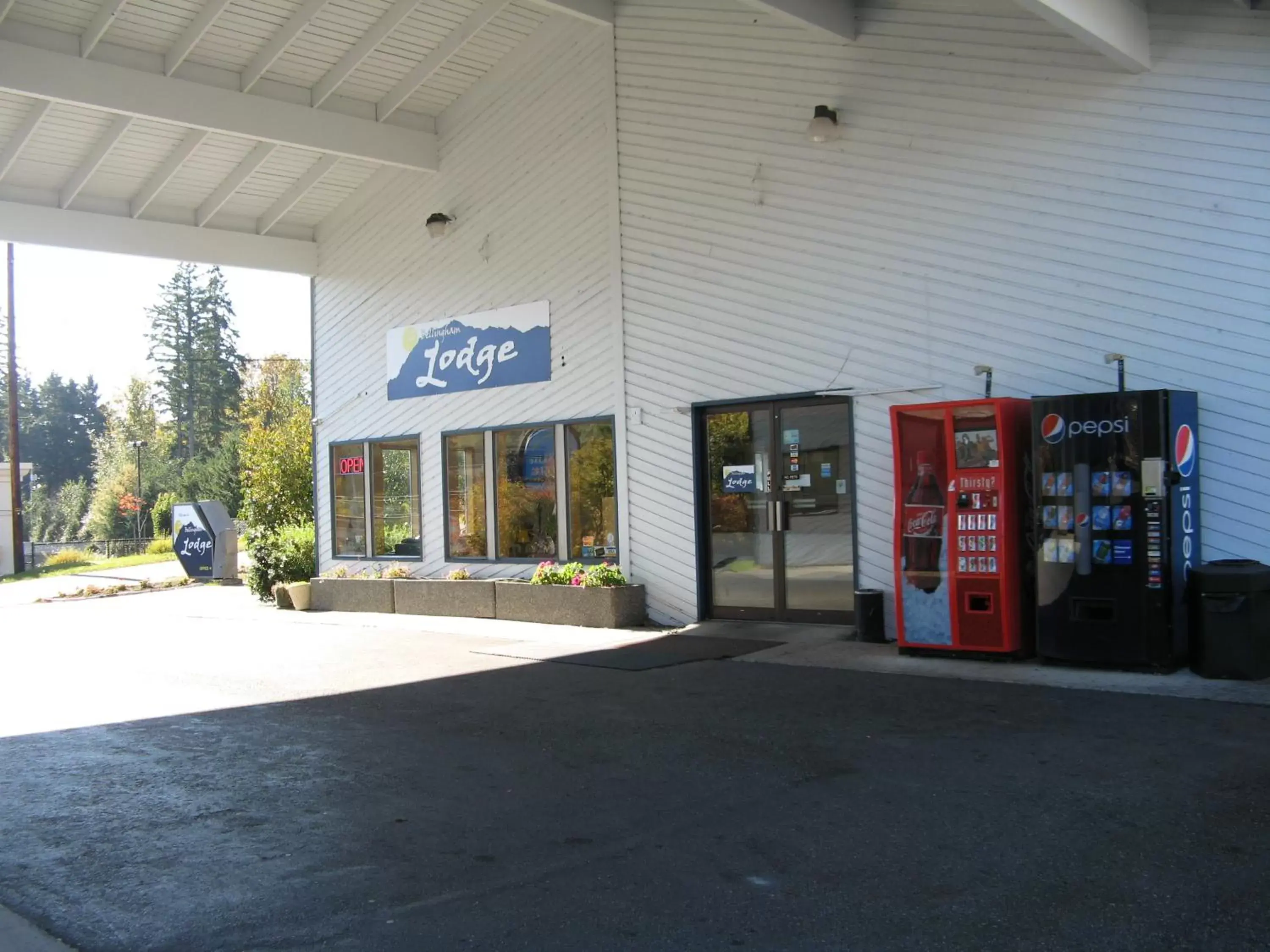 Facade/entrance in Bellingham Lodge