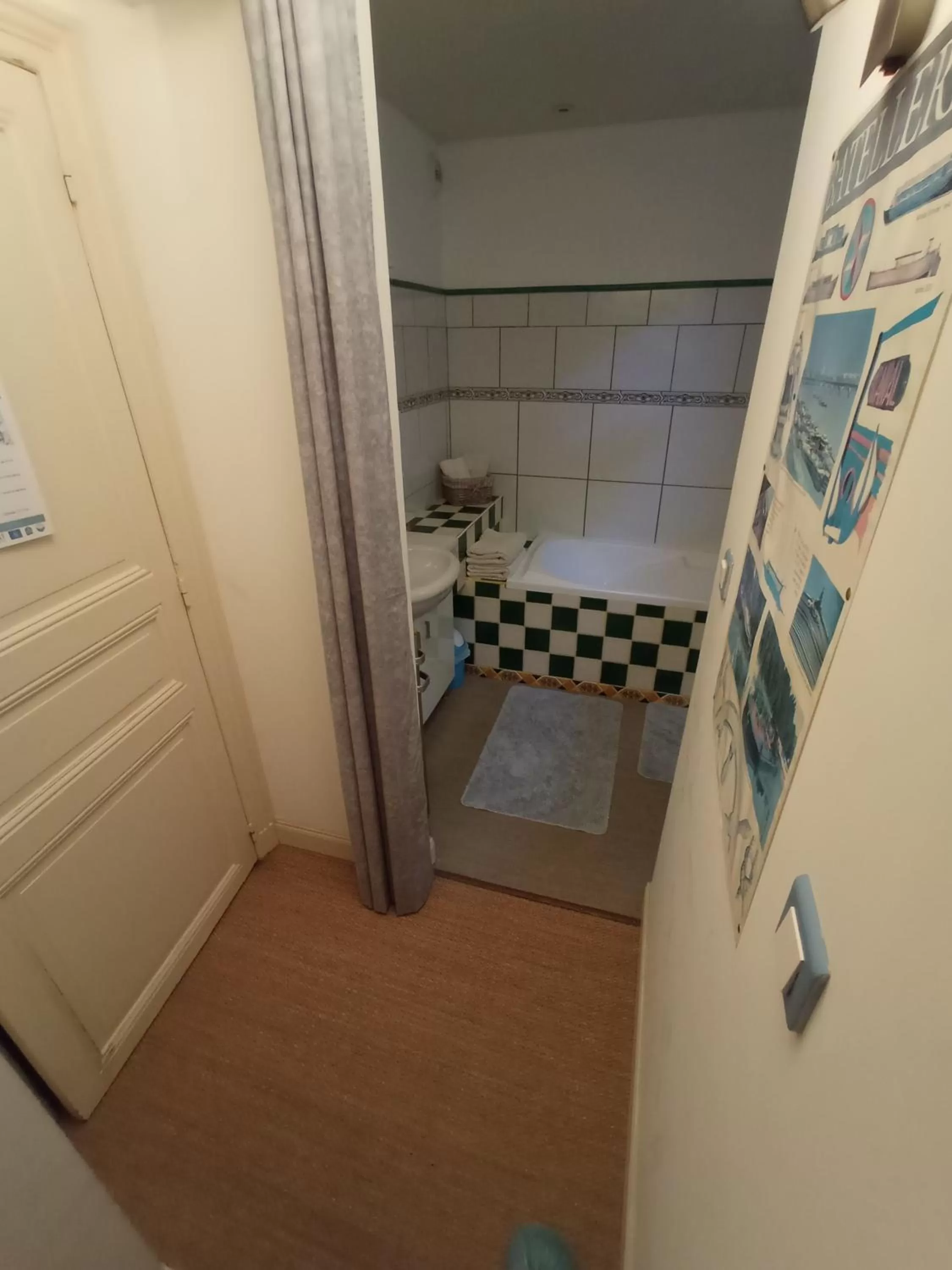 Twin Room with Private Bathroom - single occupancy in Le Clos d'André