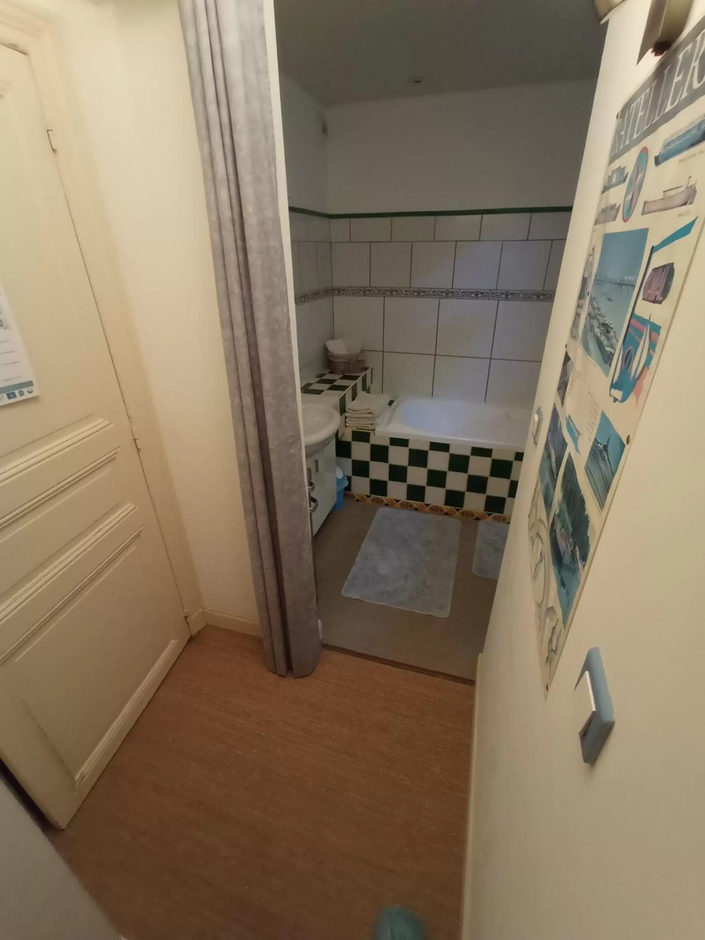 Twin Room with Private Bathroom - single occupancy in Le Clos d'André Twin Room with Private Bathroom - single occupancy in Le Clos d'André