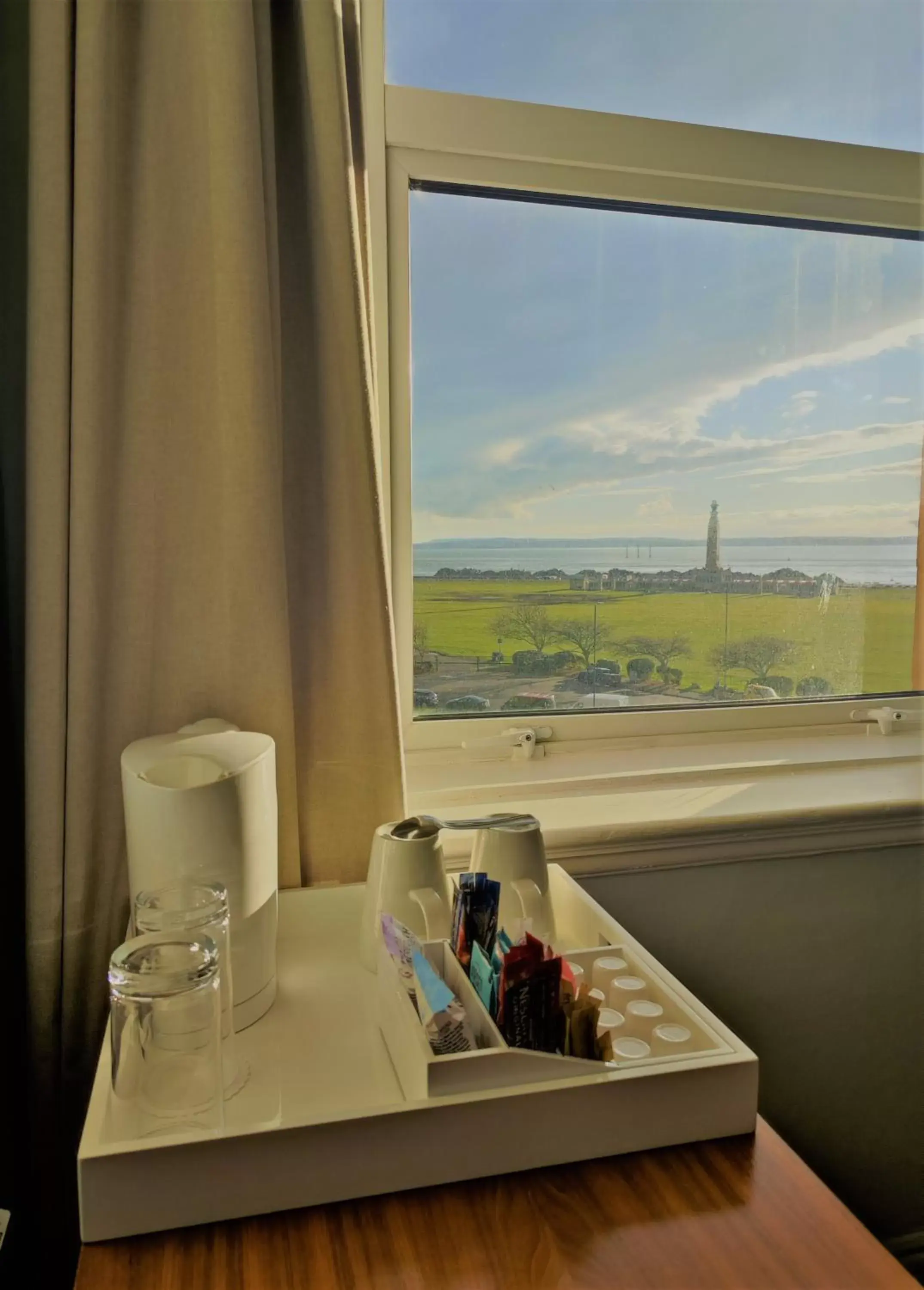 Coffee/tea facilities in The Queens Hotel