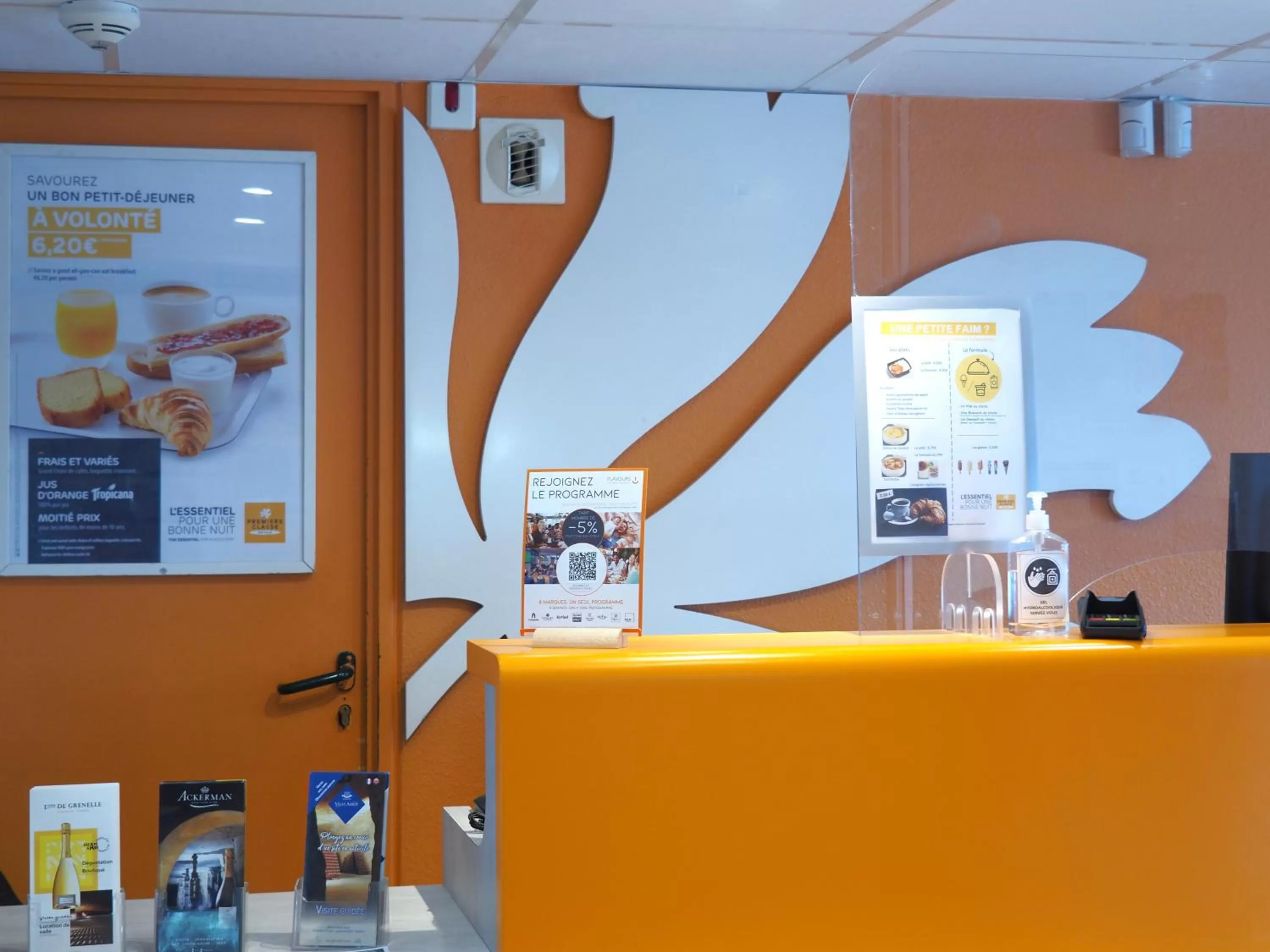 Lobby or reception in Premiere Classe Saumur