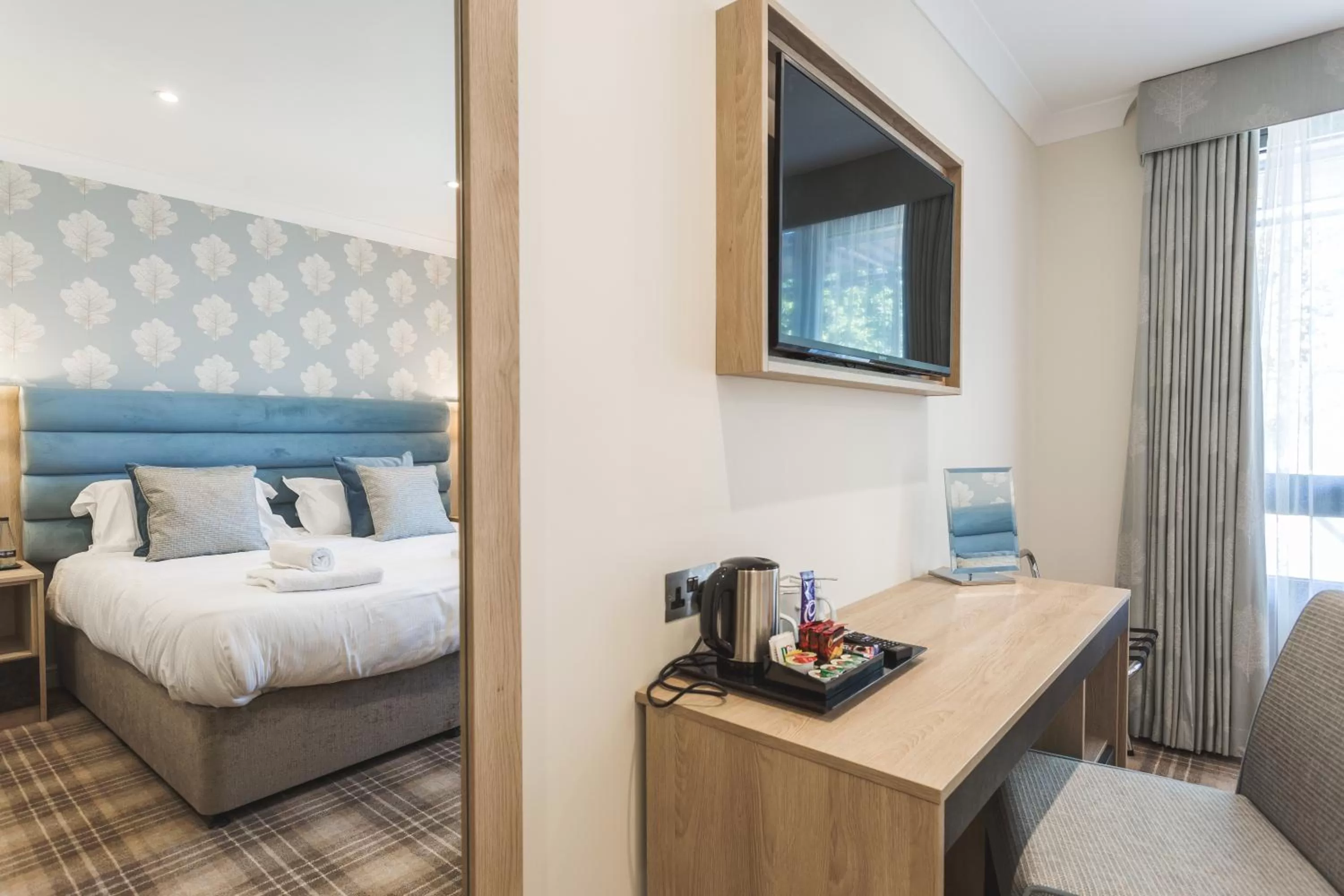 Coffee/tea facilities, Bed in The Nottinghamshire Hotel & Golf Club