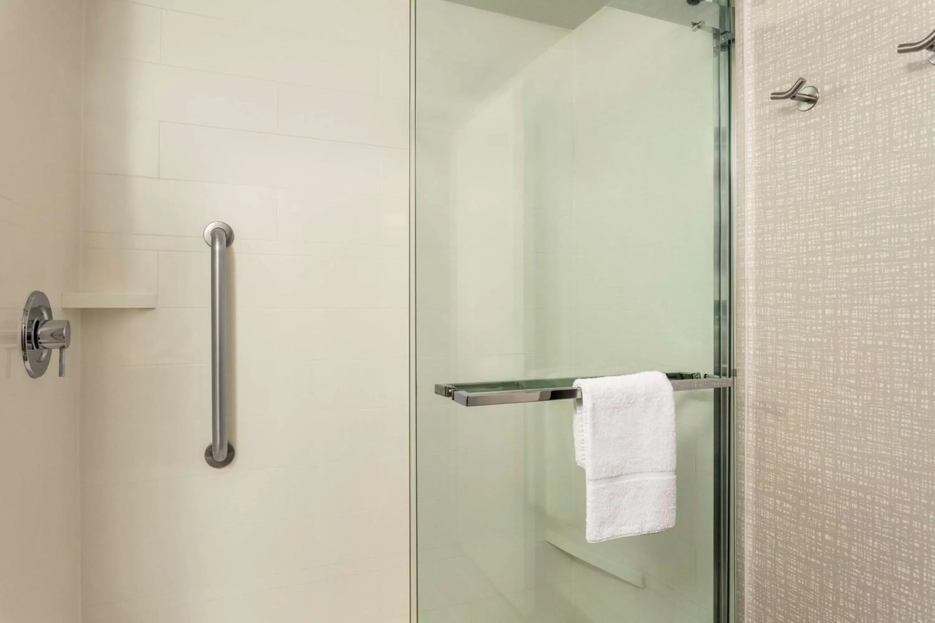 Bathroom in Hampton Inn Milwaukee Brookfield Bathroom in Hampton Inn Milwaukee Brookfield