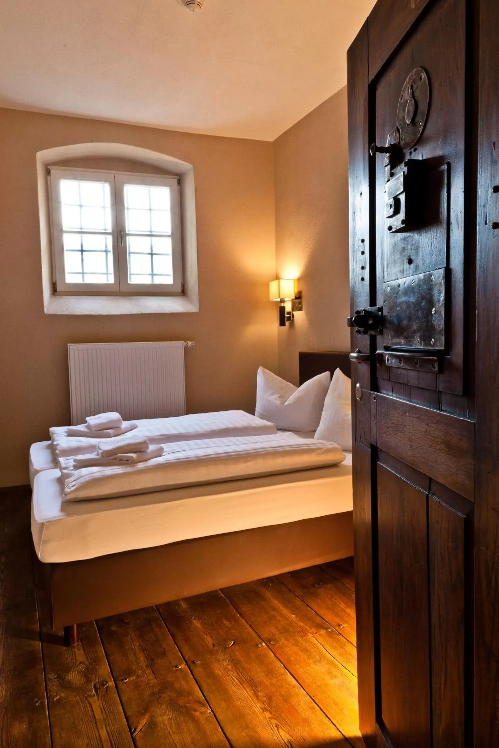 Family Room with Private Bathroom in Knast-Hotel Fronfeste Family Room with Private Bathroom in Knast-Hotel Fronfeste