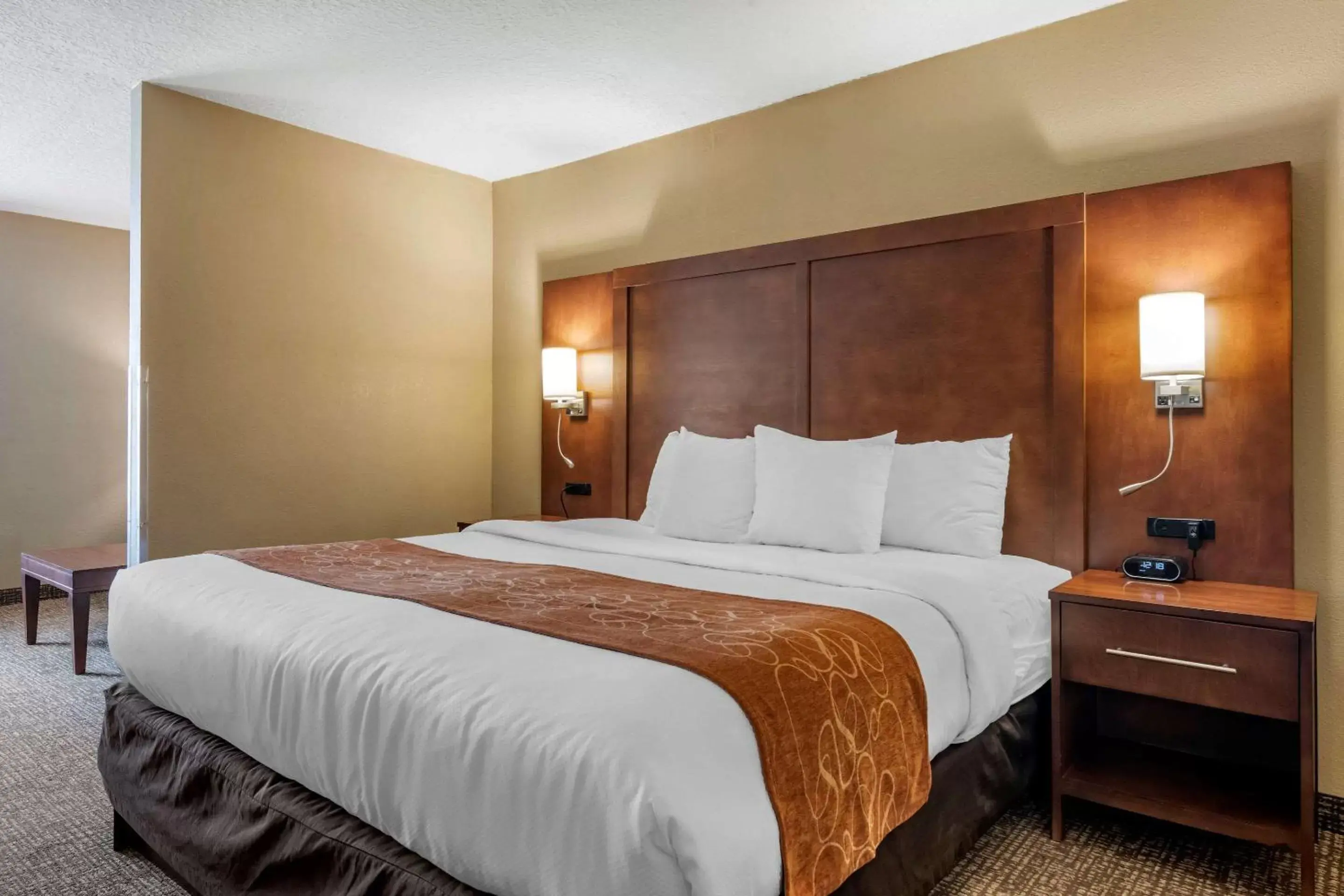 Bedroom, Bed in Comfort Suites Baymeadows Near Butler Blvd Bedroom, Bed in Comfort Suites Baymeadows Near Butler Blvd