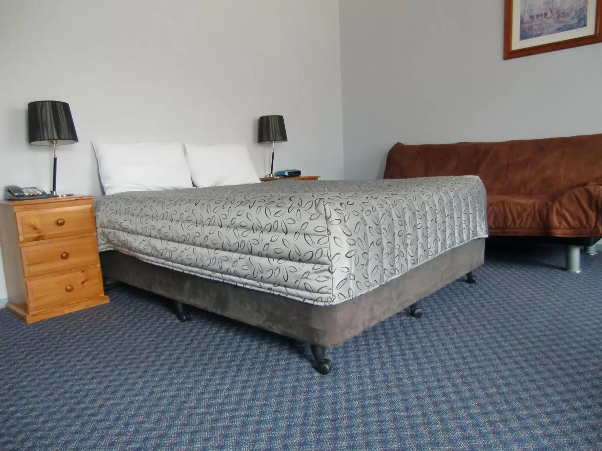 Bed in Castle Motel Bairnsdale