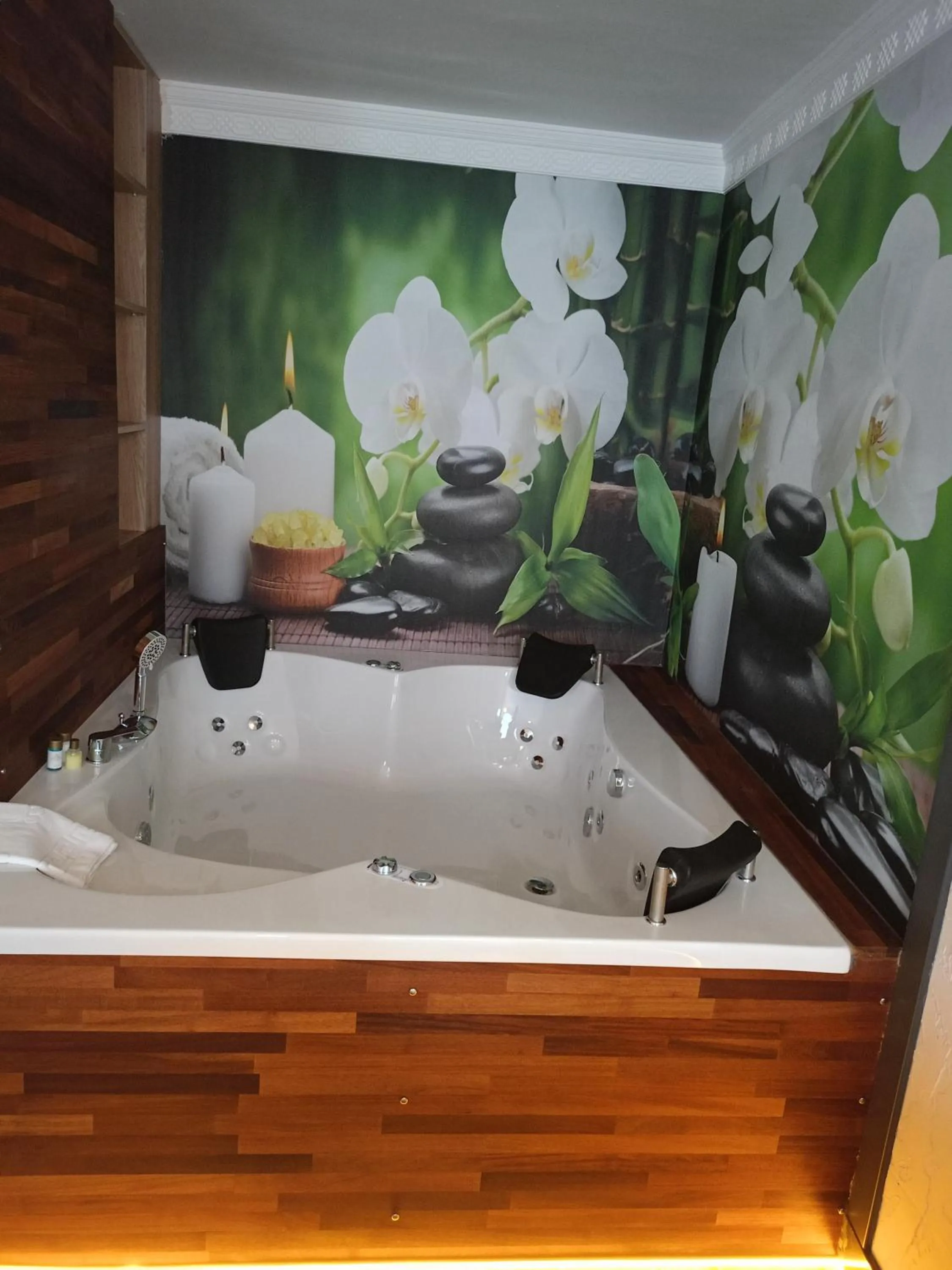Hot Tub in PRIVADO HOTELS