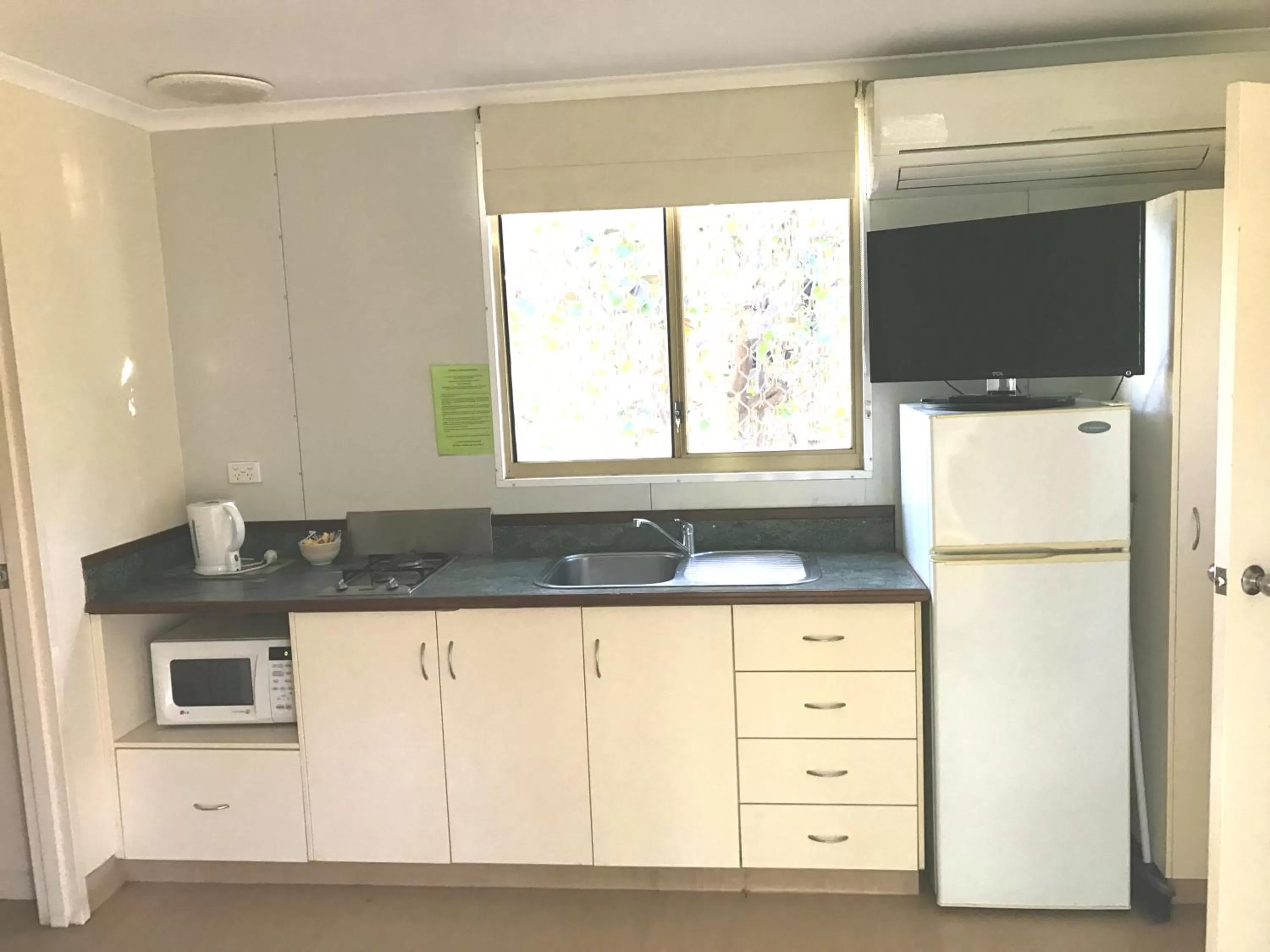 Kitchen or kitchenette in AAOK Karratha Caravan Park