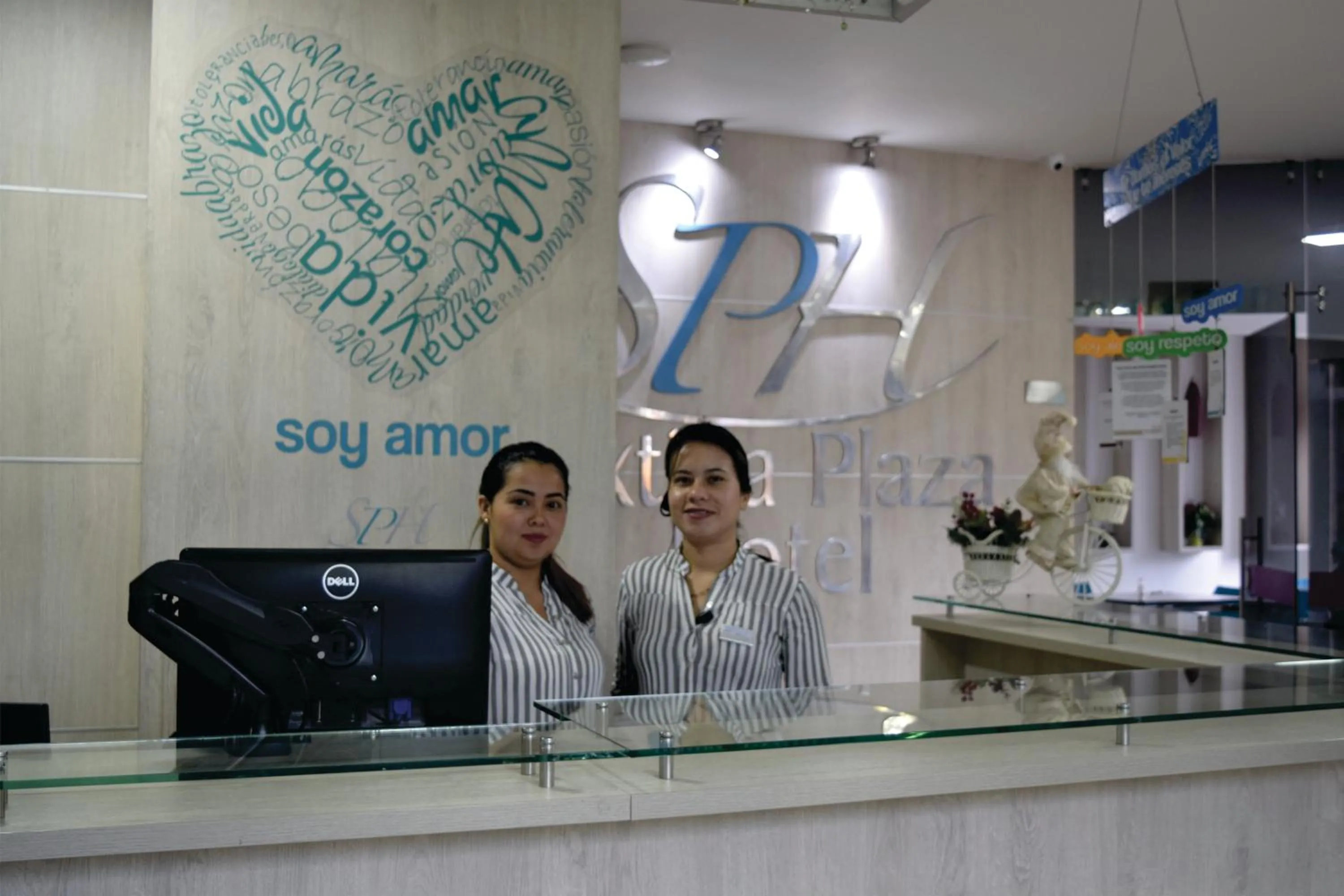 Staff in Hotel Sixtina Plaza Medellin