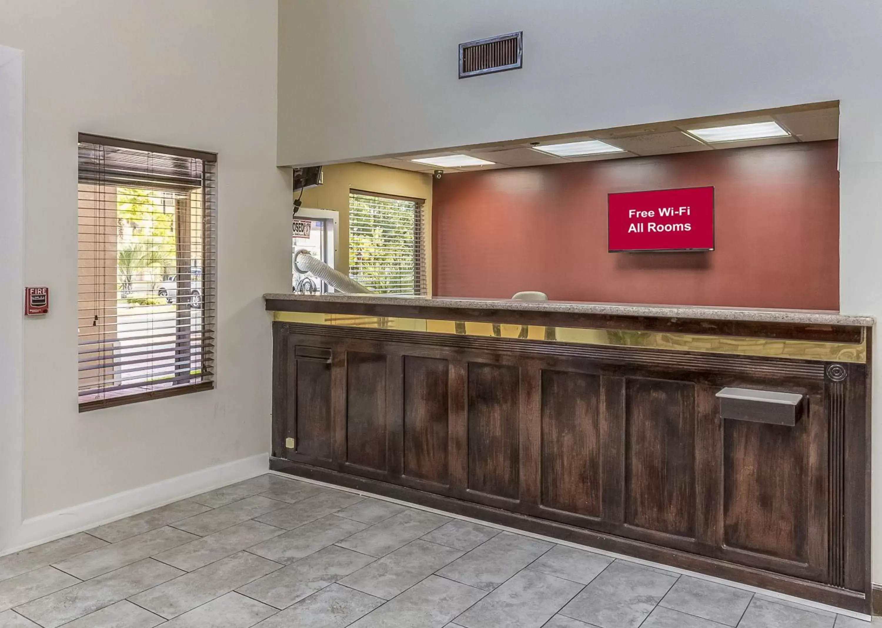 Lobby or reception, Lobby/Reception in Red Roof Inn & Suites Hinesville - Fort Stewart