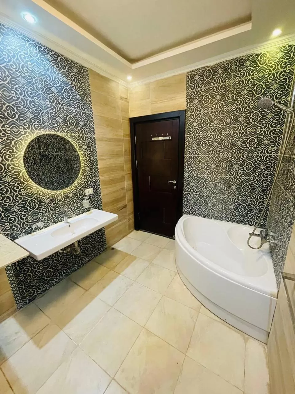 Shower in Solima Pyramids View