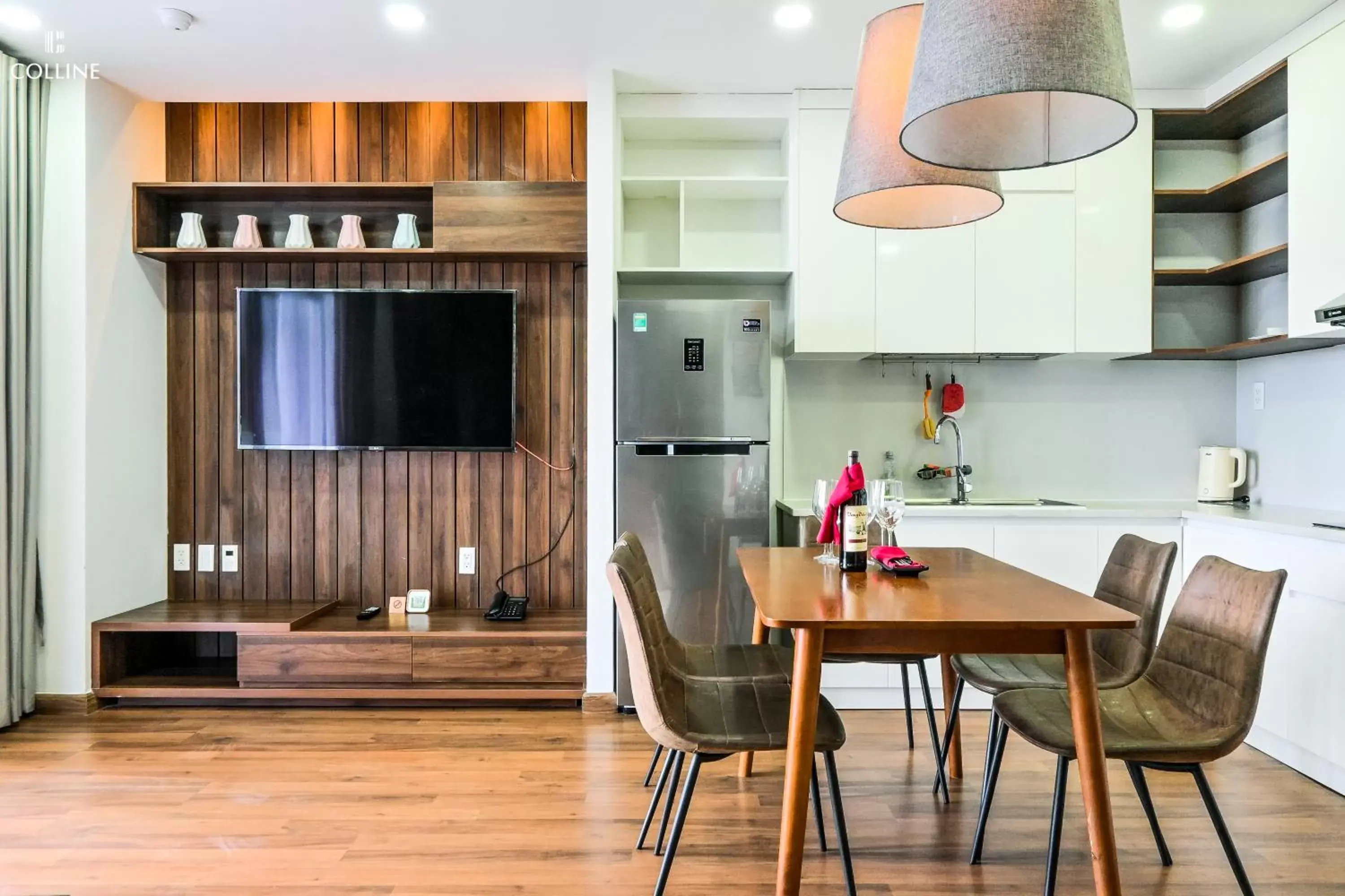 Living room, Kitchen/Kitchenette in Hôtel Colline