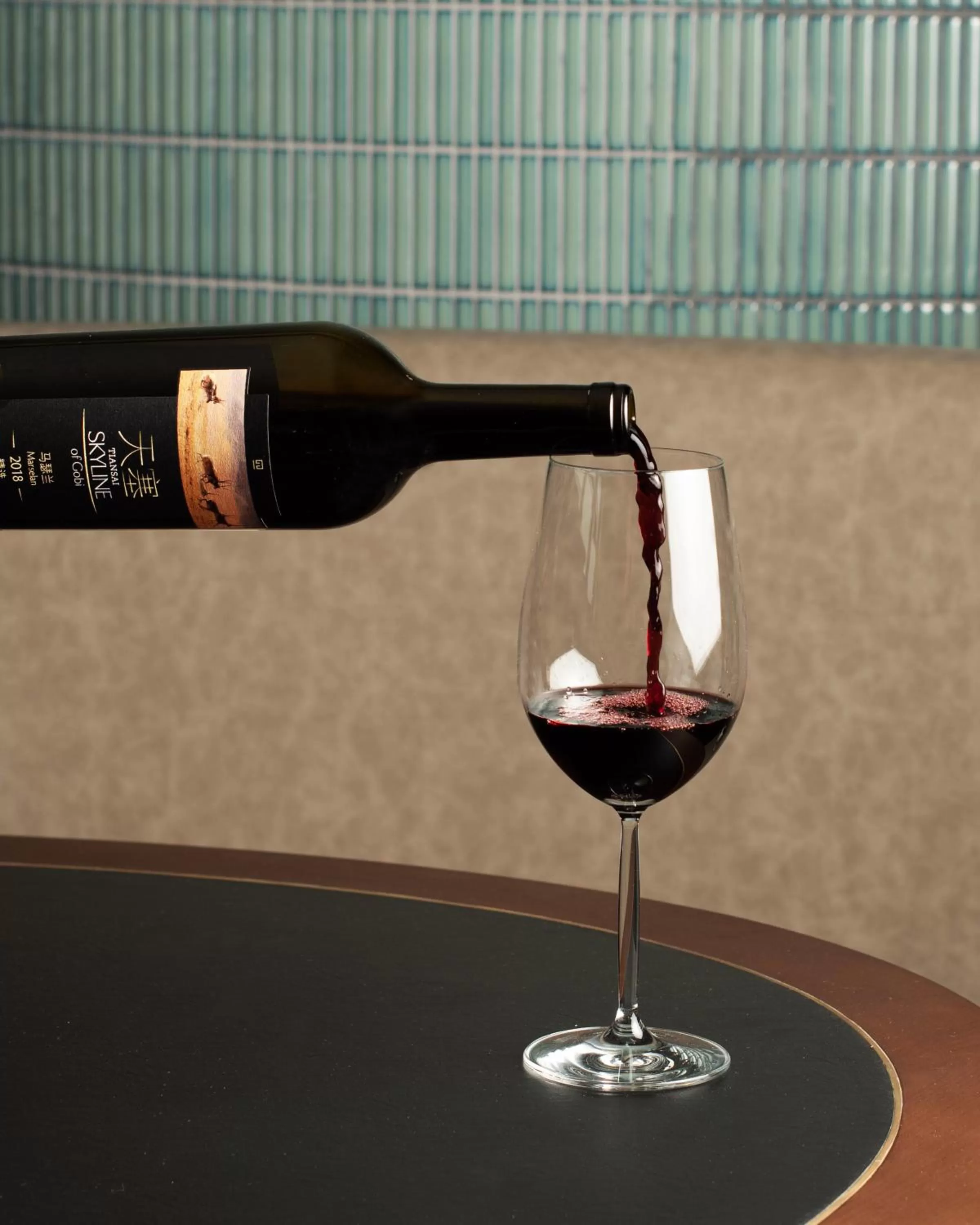 Restaurant/places to eat in Oasis Aurum 181 Hotel