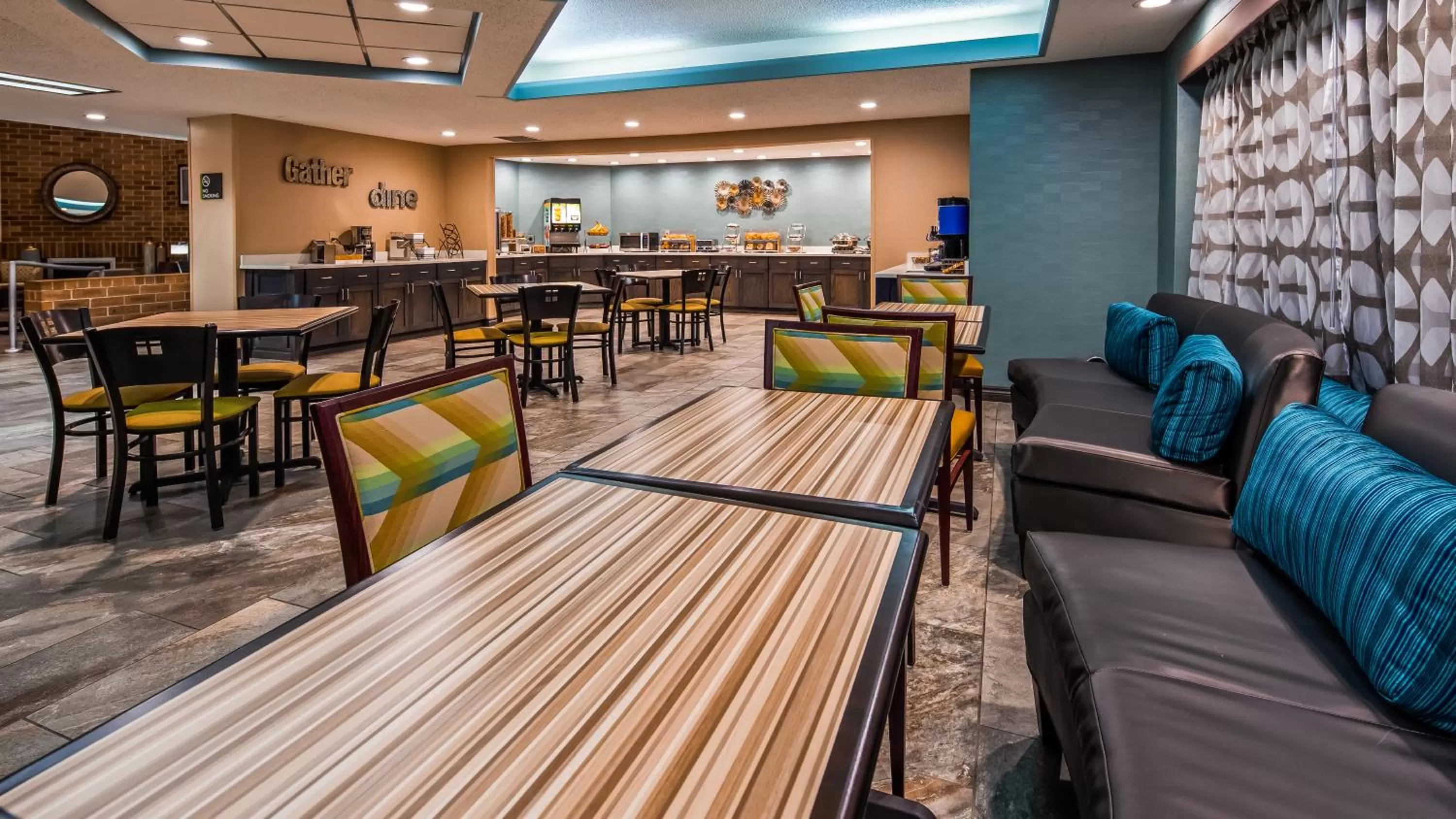 Breakfast in Best Western Warren Hotel