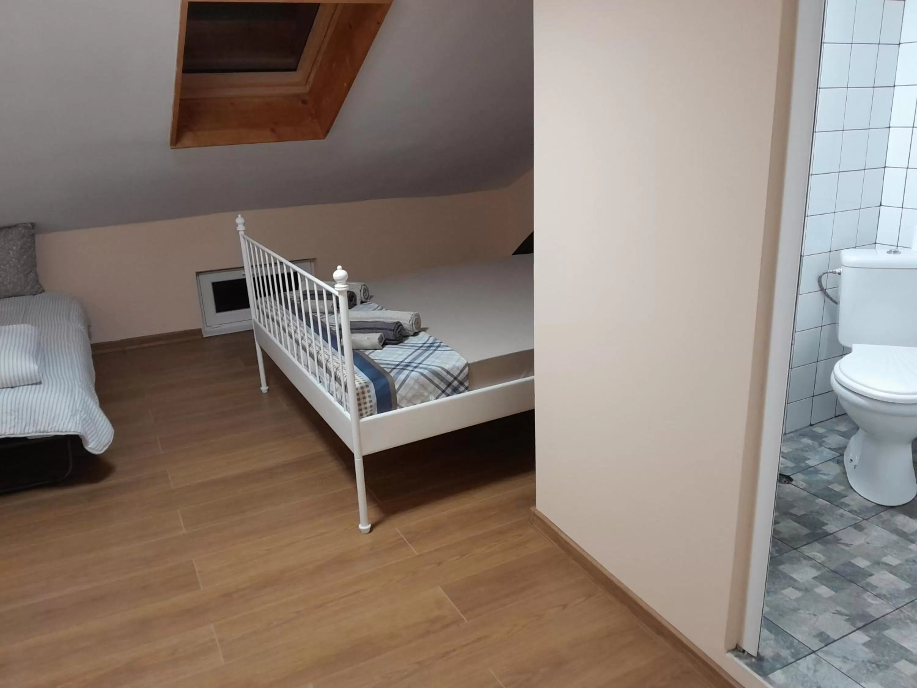 Toilet, Bed in HANCHO SevenUps - KAPANA Plovdiv Center