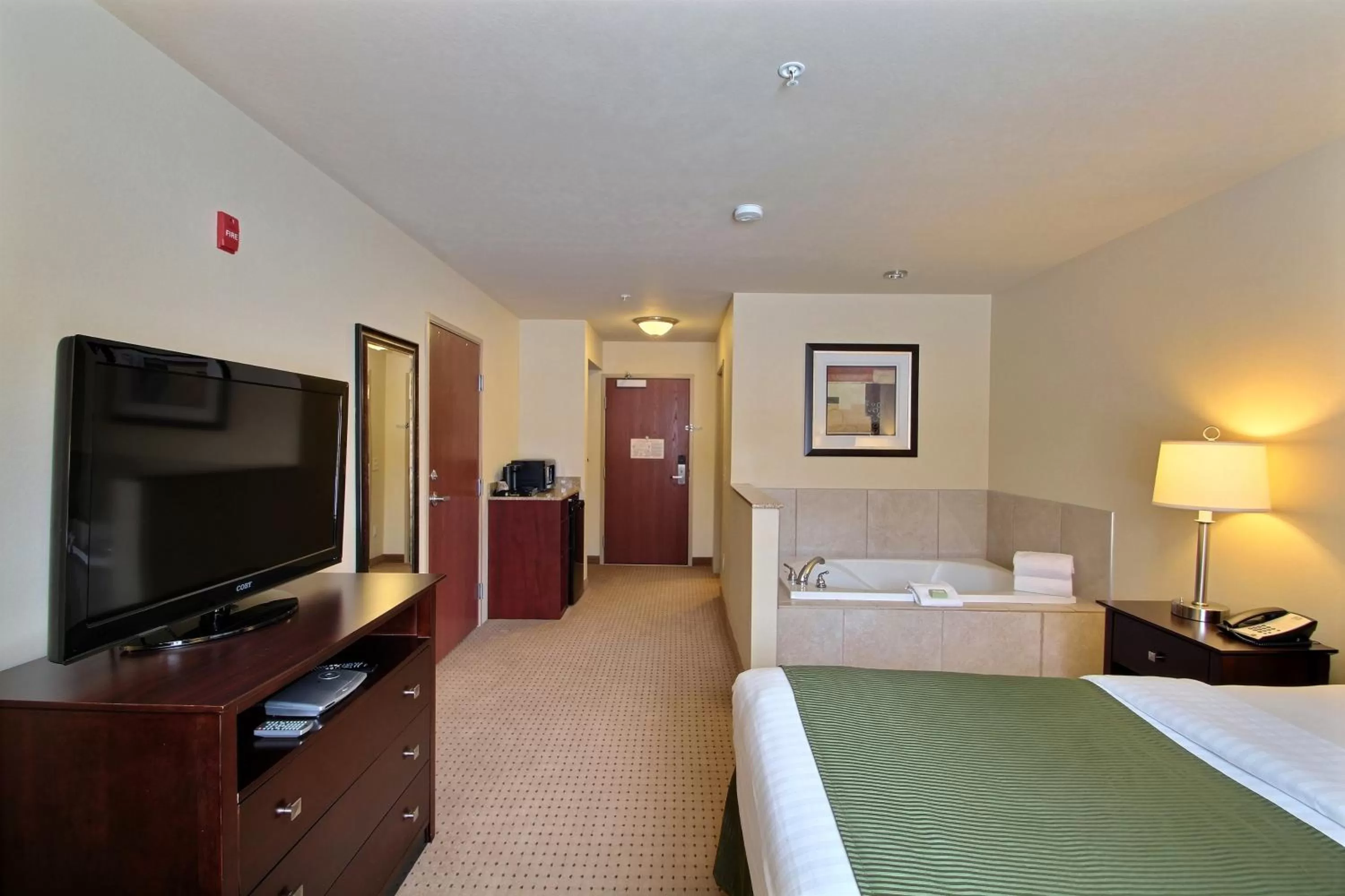 Bed in Cobblestone Inn & Suites - Brillion