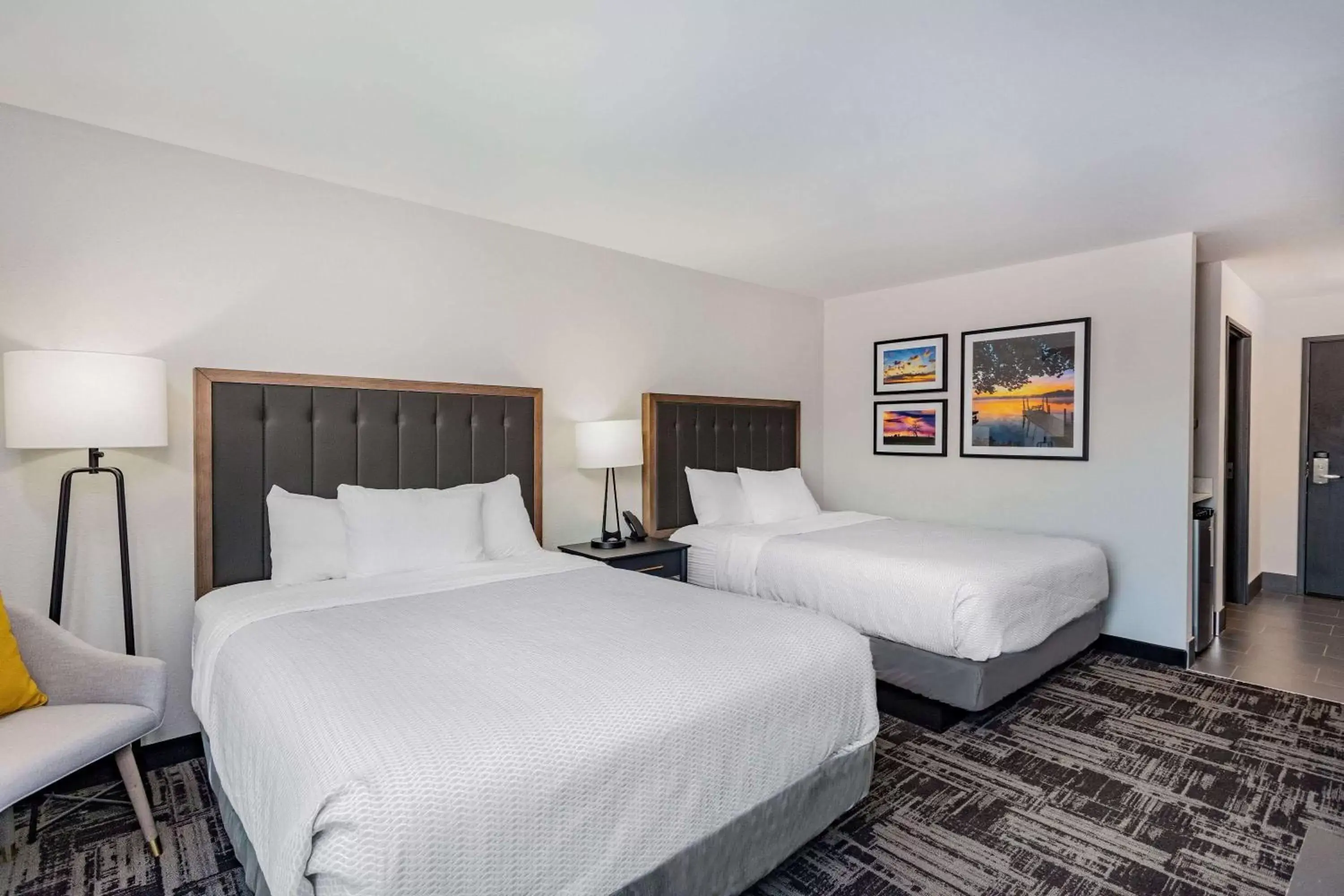 Photo of the whole room, Bed in La Quinta Inn & Suites by Wyndham South Bend near Notre Dame