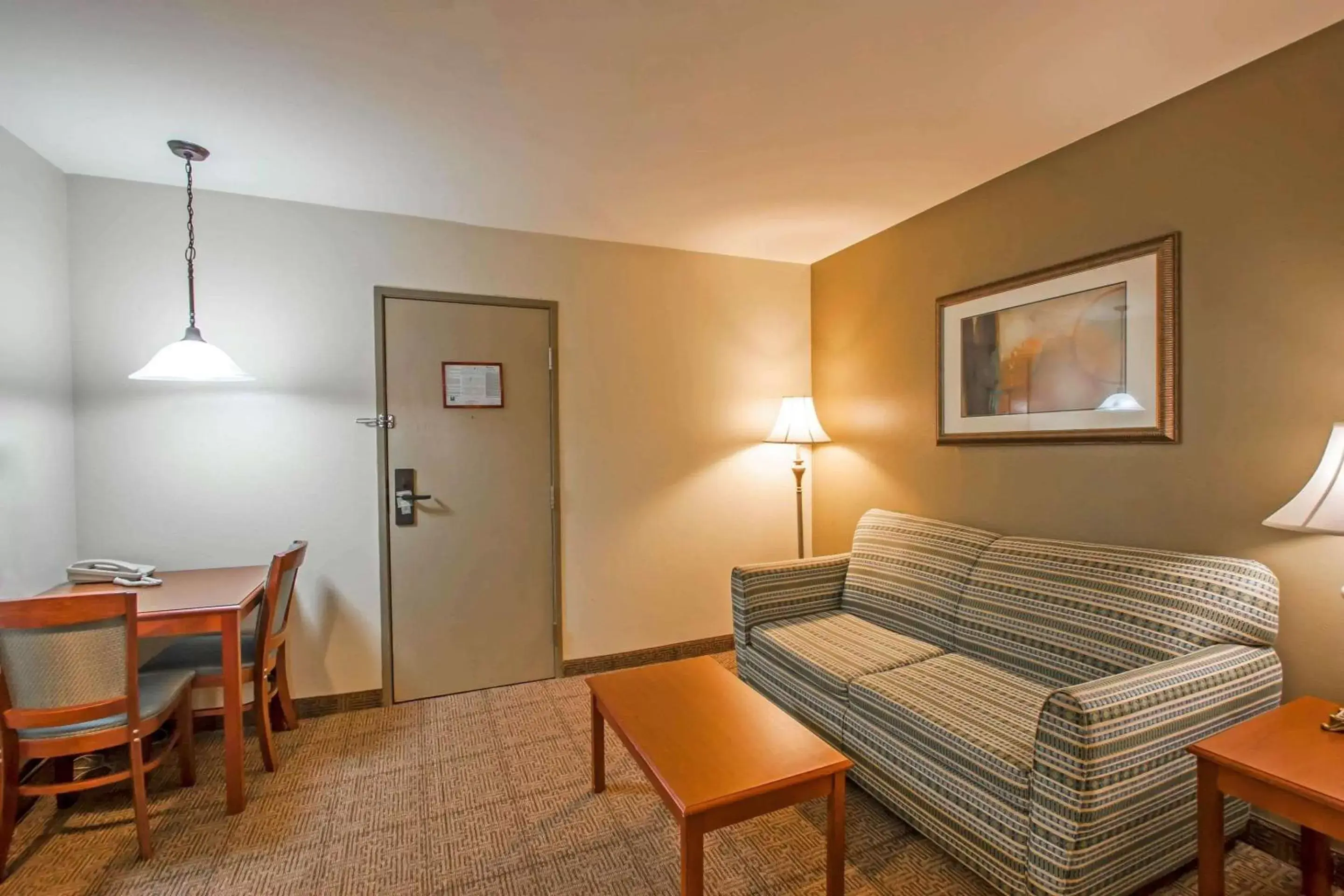 Photo of the whole room, Seating Area in Quality Inn & Suites Germantown North