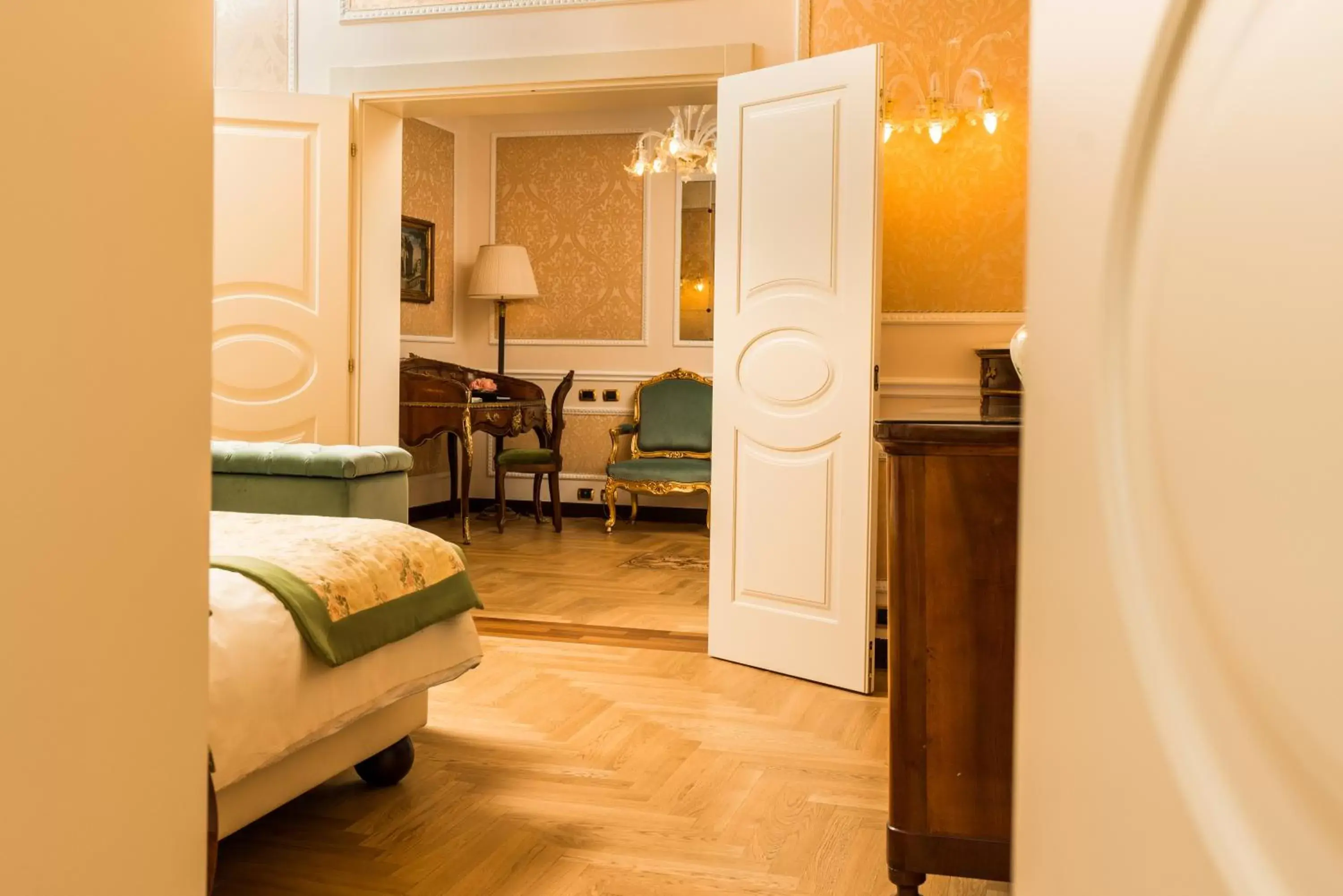 Photo of the whole room in Hotel Bernini Palace