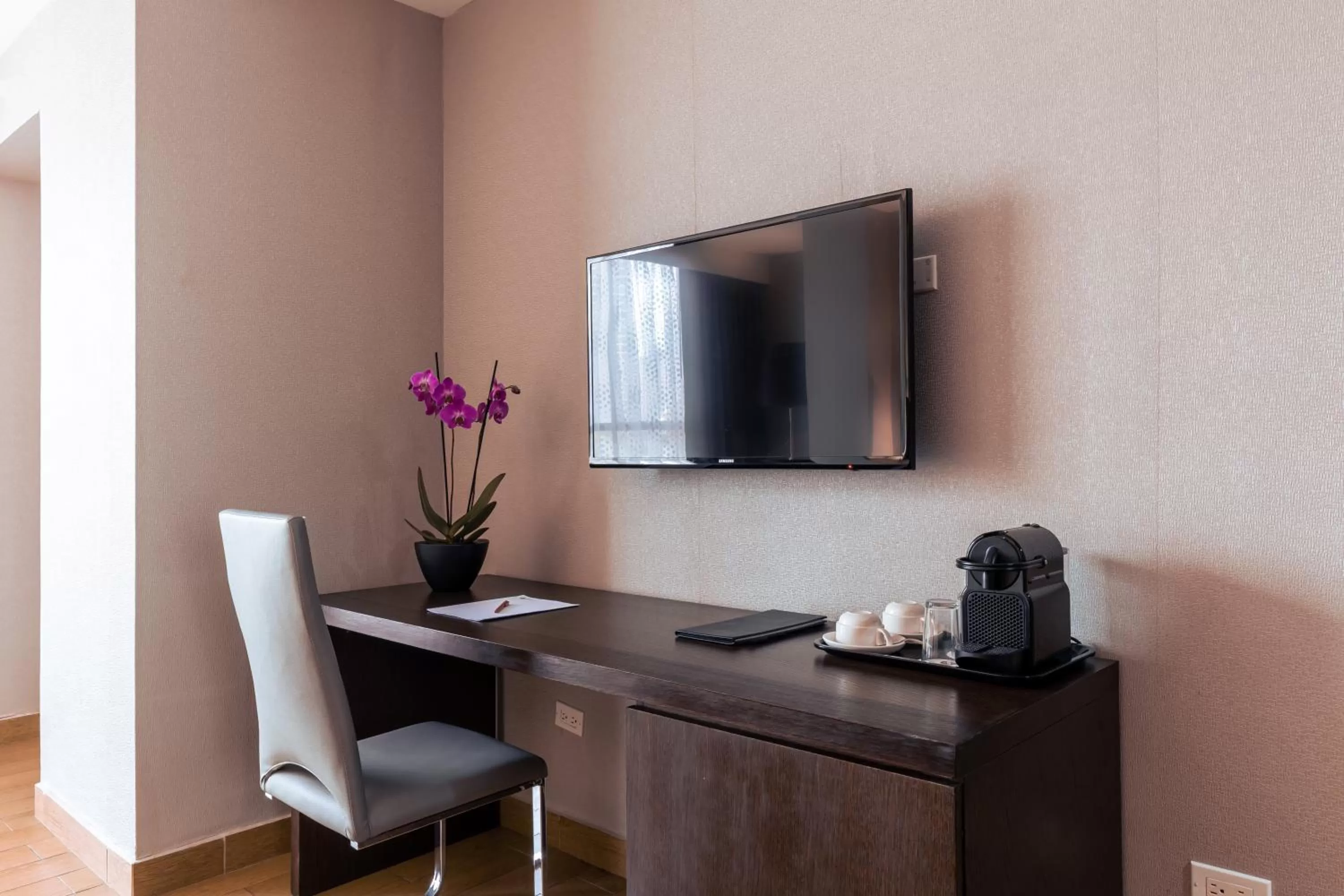 Photo of the whole room in Exe Oriental Panamá