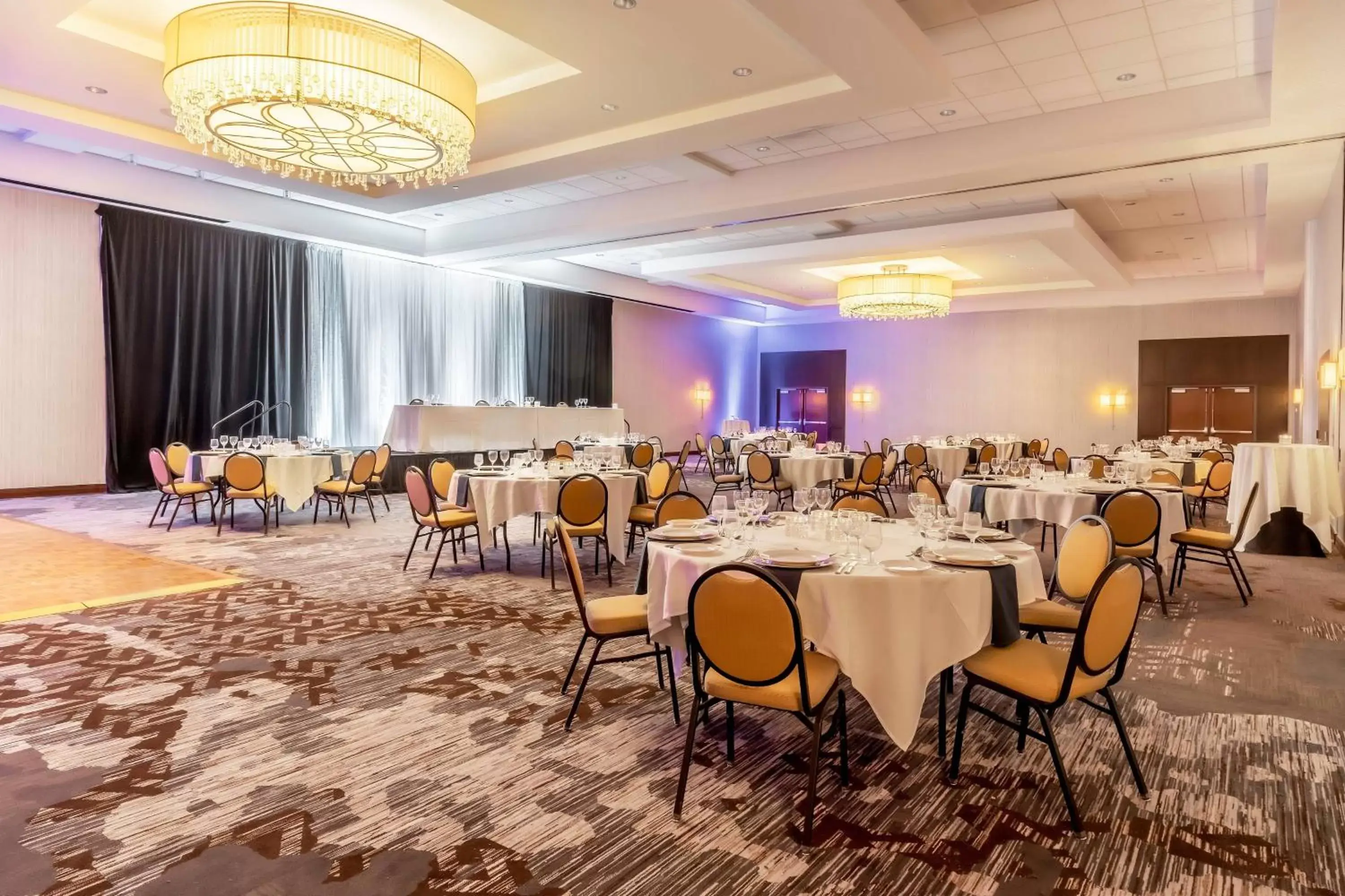 Meeting/conference room, Restaurant/Places to Eat in Minneapolis Marriott Northwest