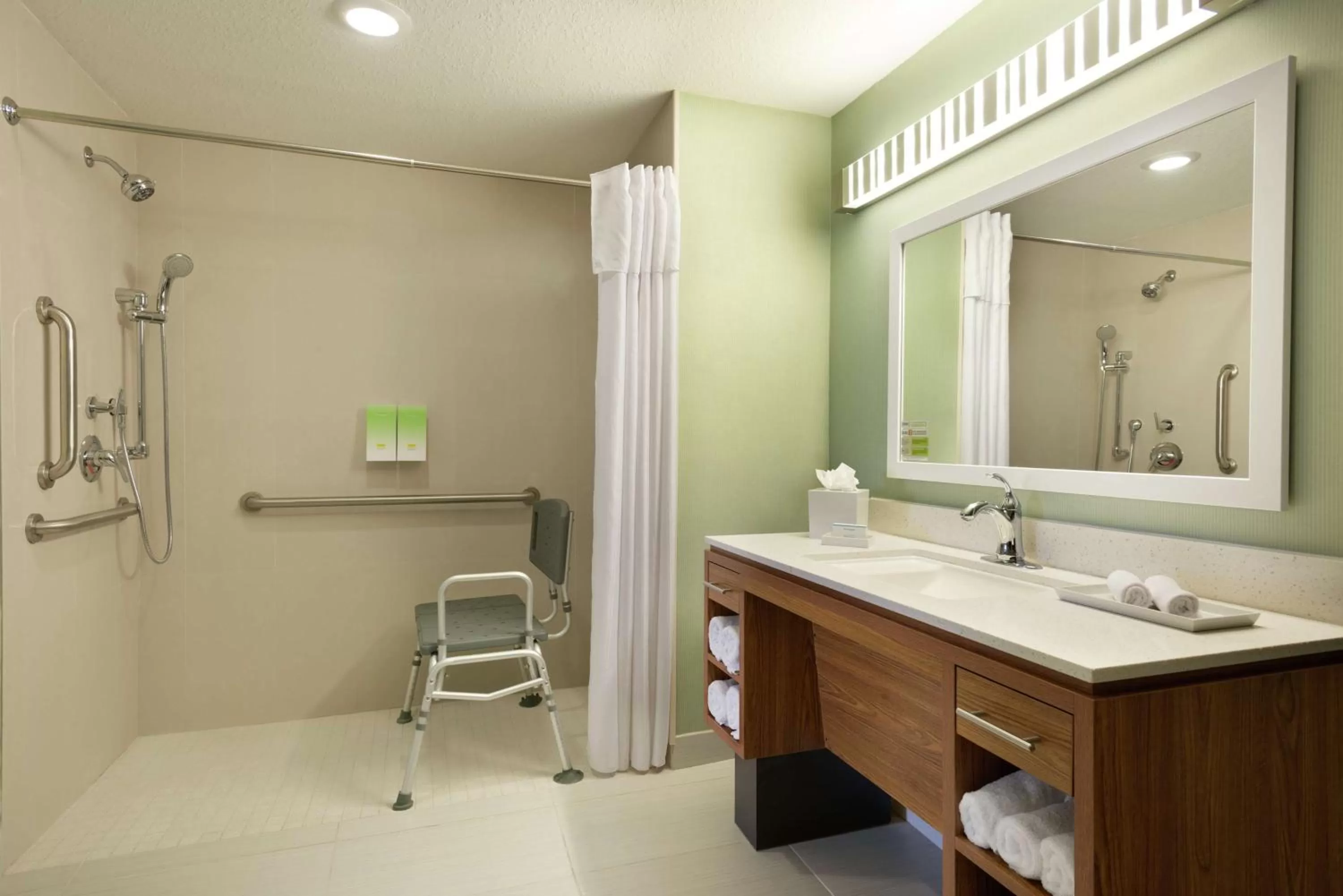Bathroom in Home2 Suites by Hilton Florida City