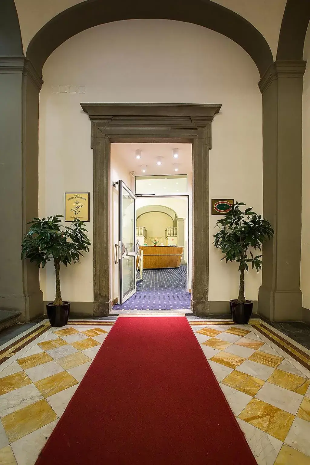 Facade/entrance in Relais Hotel Centrale "Dimora Storica"