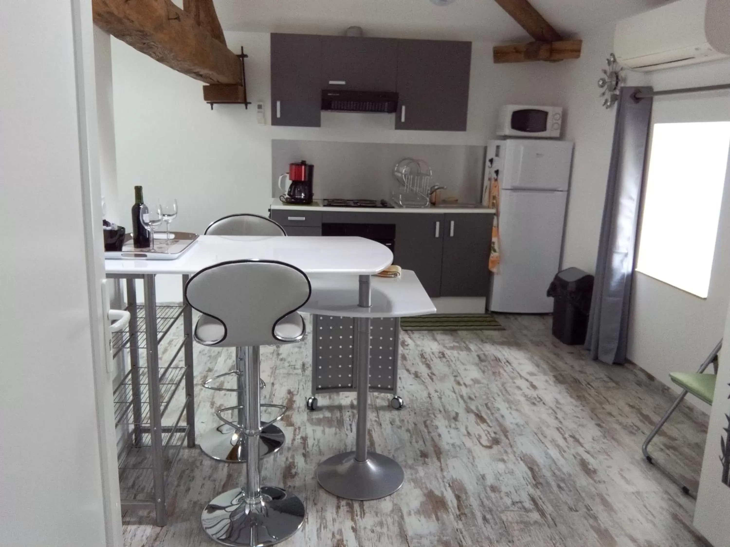 Kitchen or kitchenette, Kitchen/Kitchenette in Chambres d'Hôtes Château Pierre de Montignac