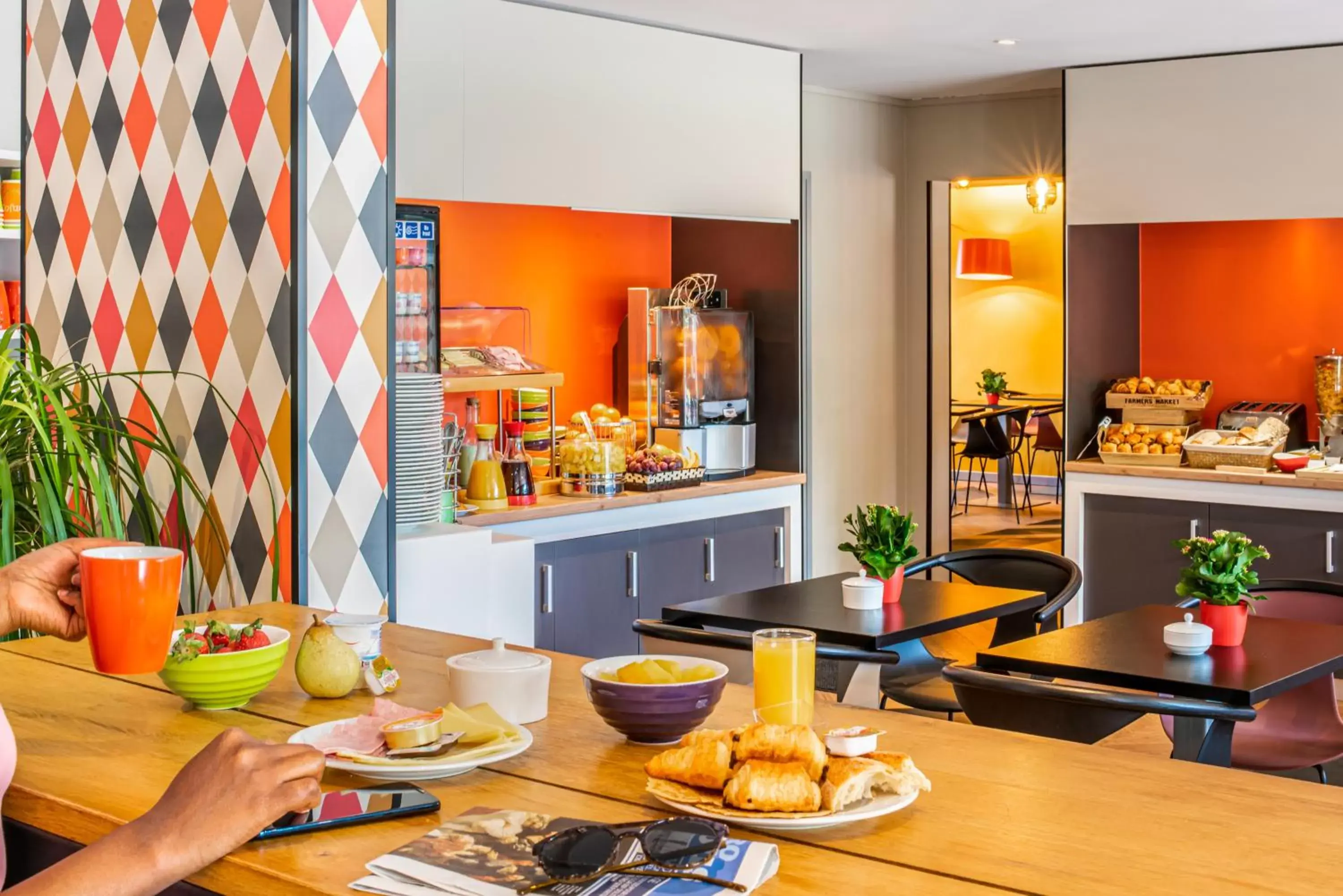 Food and drinks, Restaurant/Places to Eat in ibis Styles Reims Centre