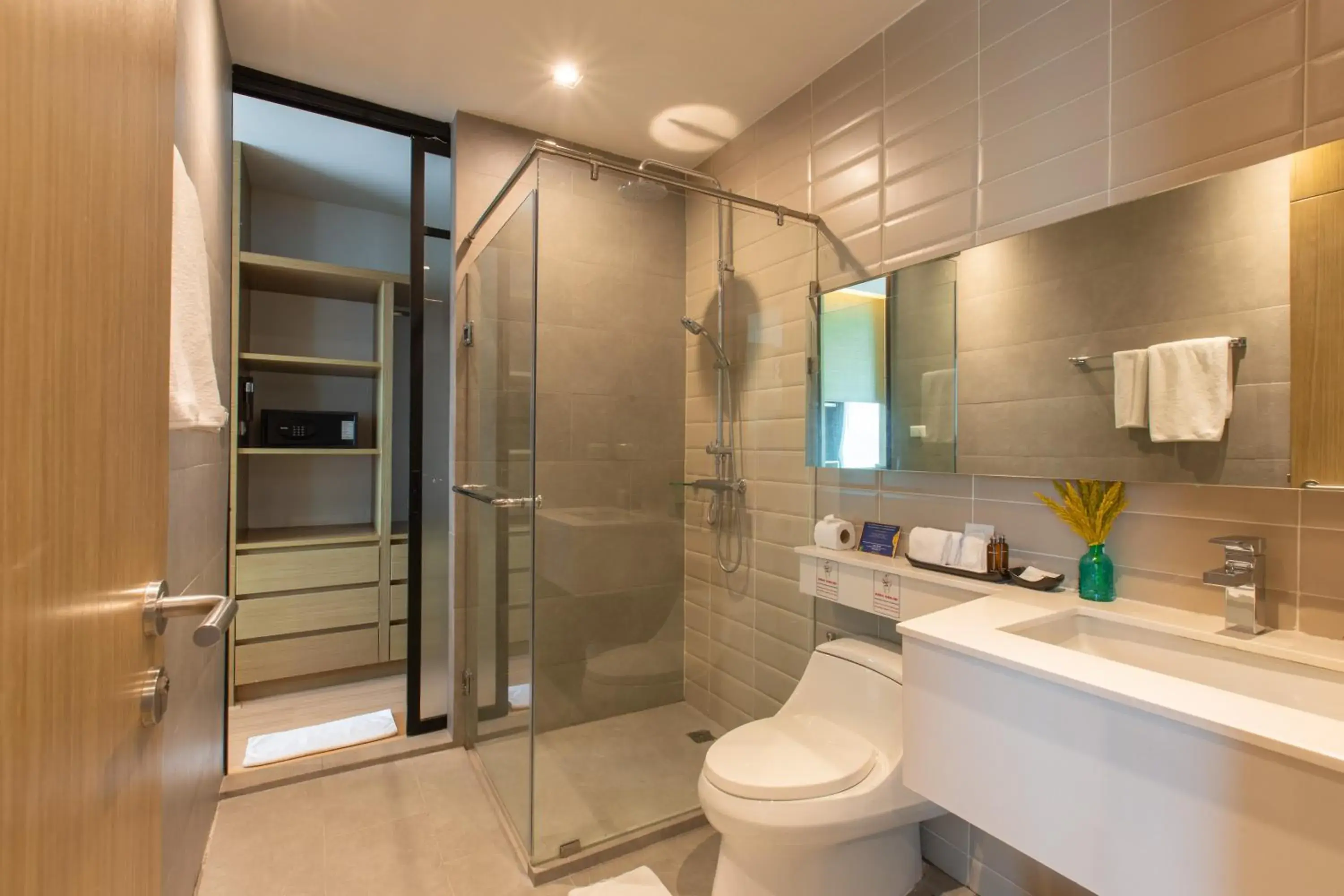 Shower, Bathroom in Sanae' Hotel Chiang Mai