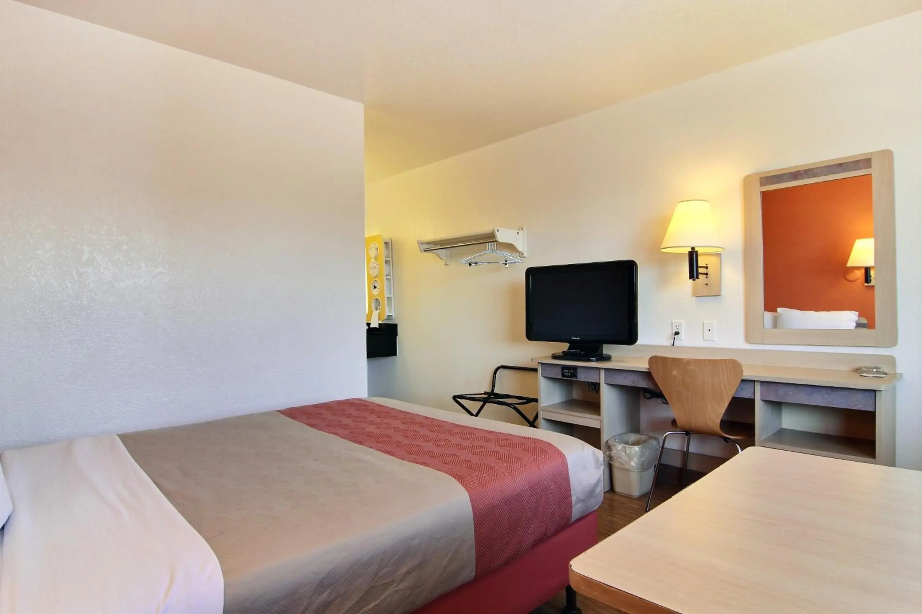 Bedroom, Bed in Motel 6 San Angelo, TX