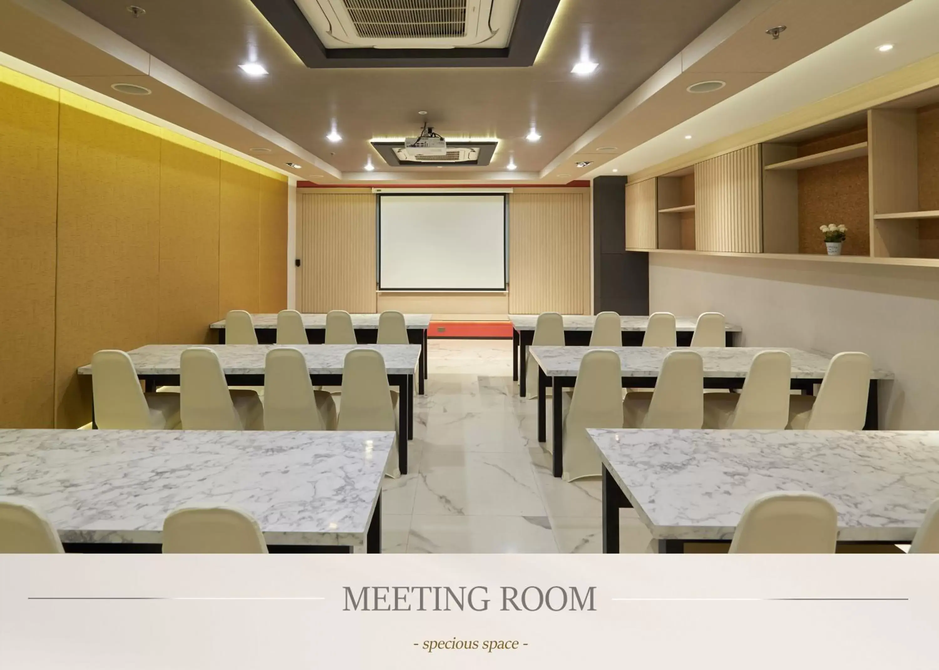 Meeting/conference room in Samyan Serene Hotel