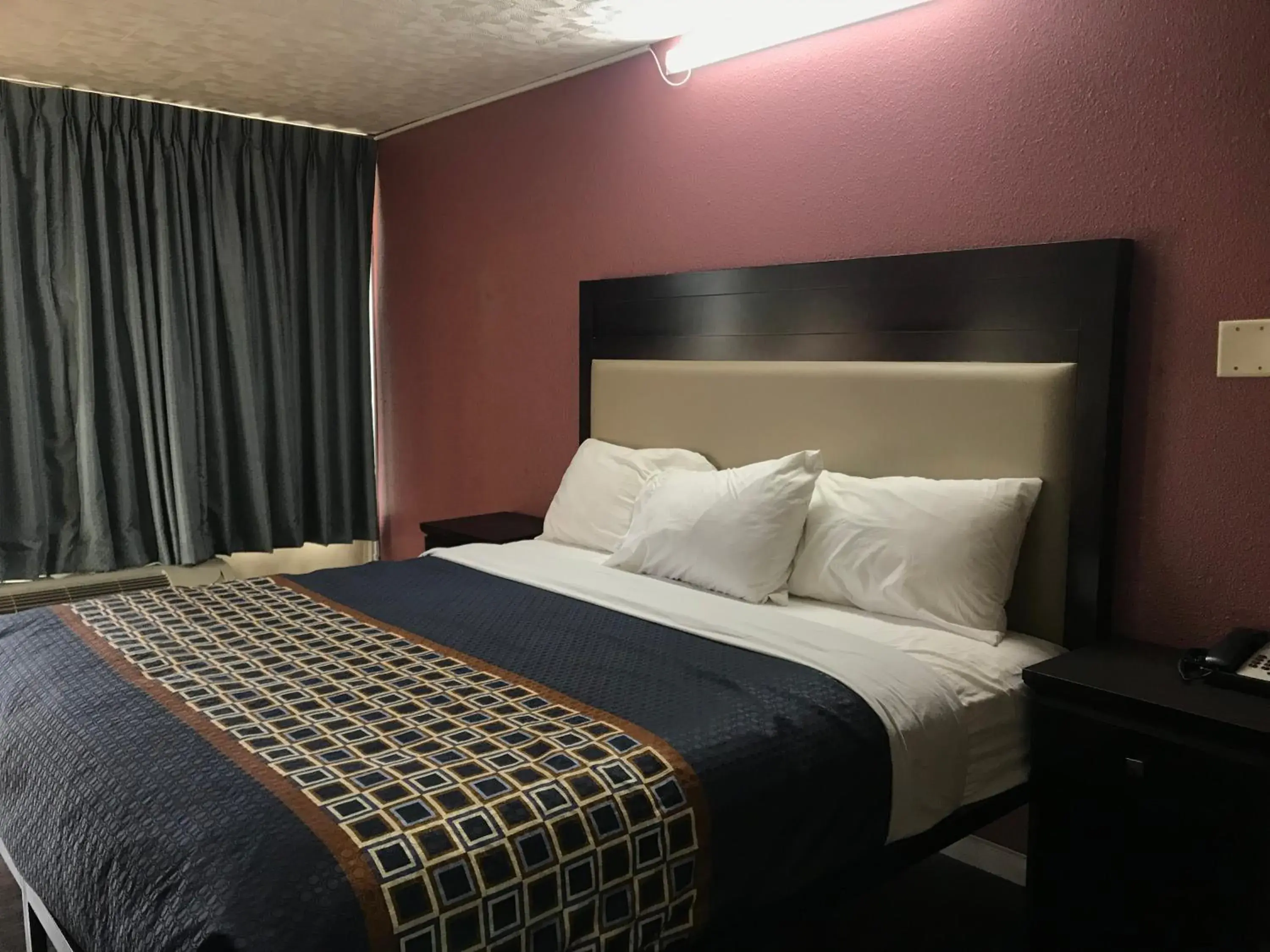 Bed in Express Inn Bed in Express Inn