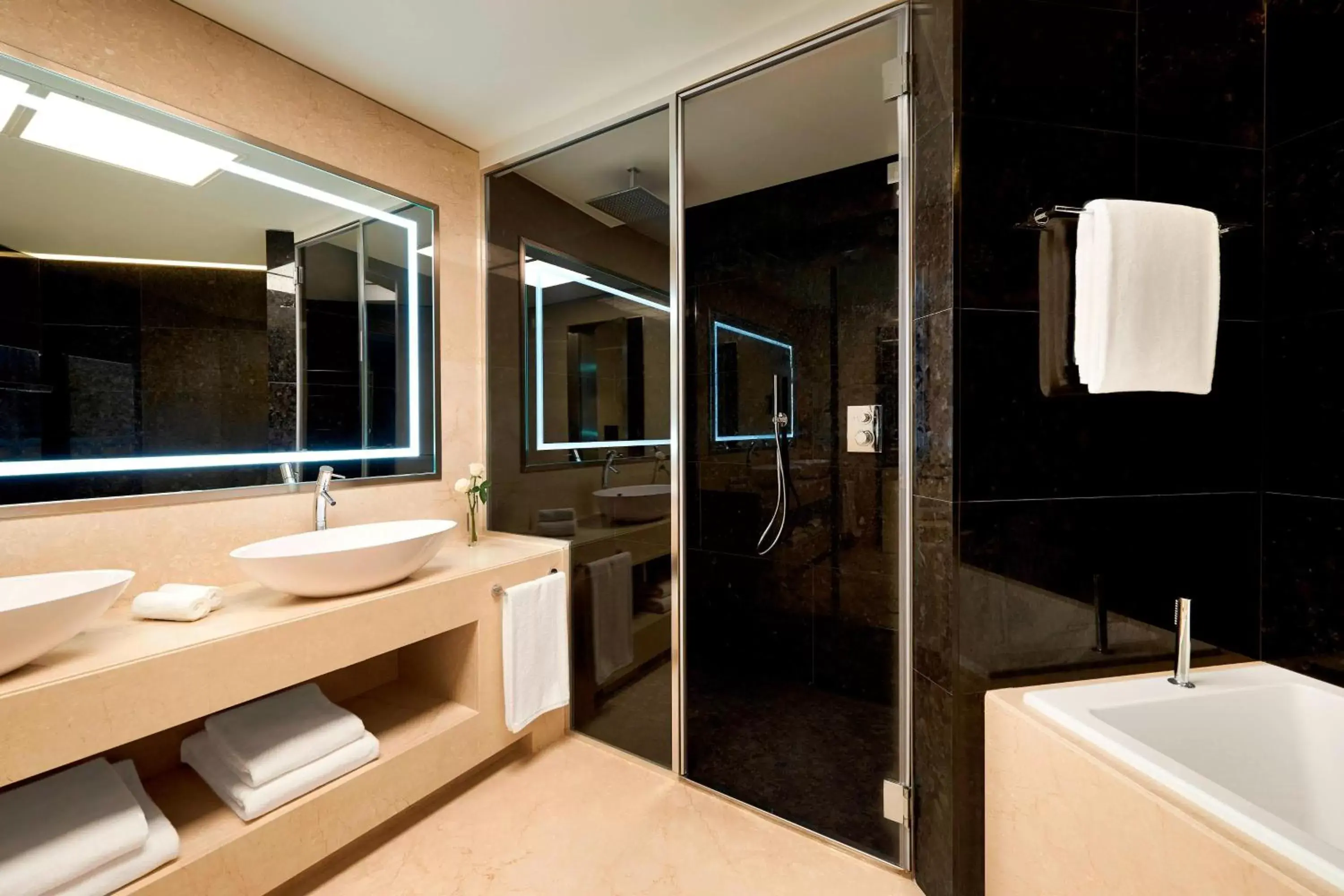 Bedroom, Bathroom in Excelsior Hotel Gallia, a Luxury Collection Hotel, Milan