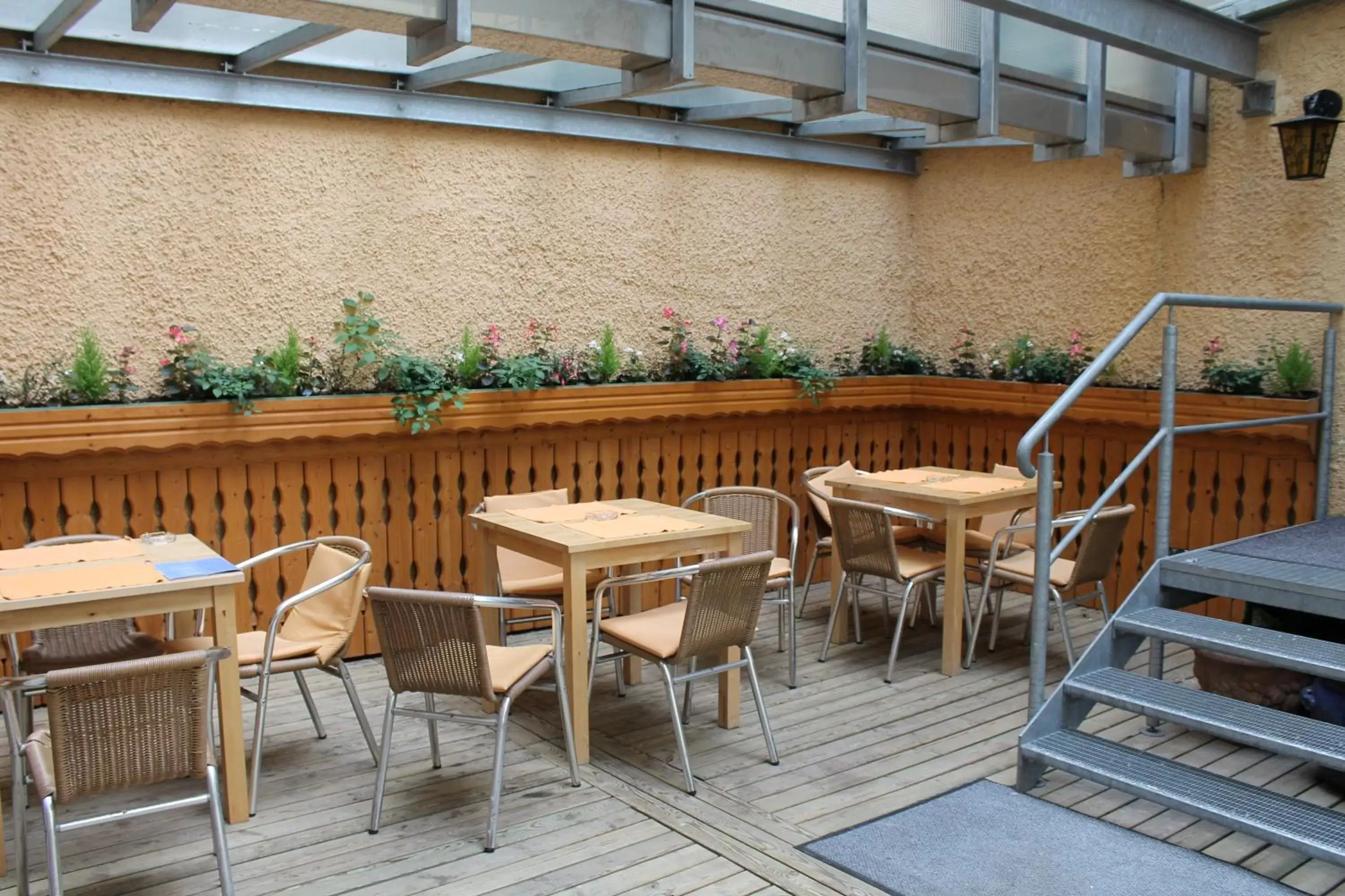 Patio, Restaurant/Places to Eat in Hotel Atlanta