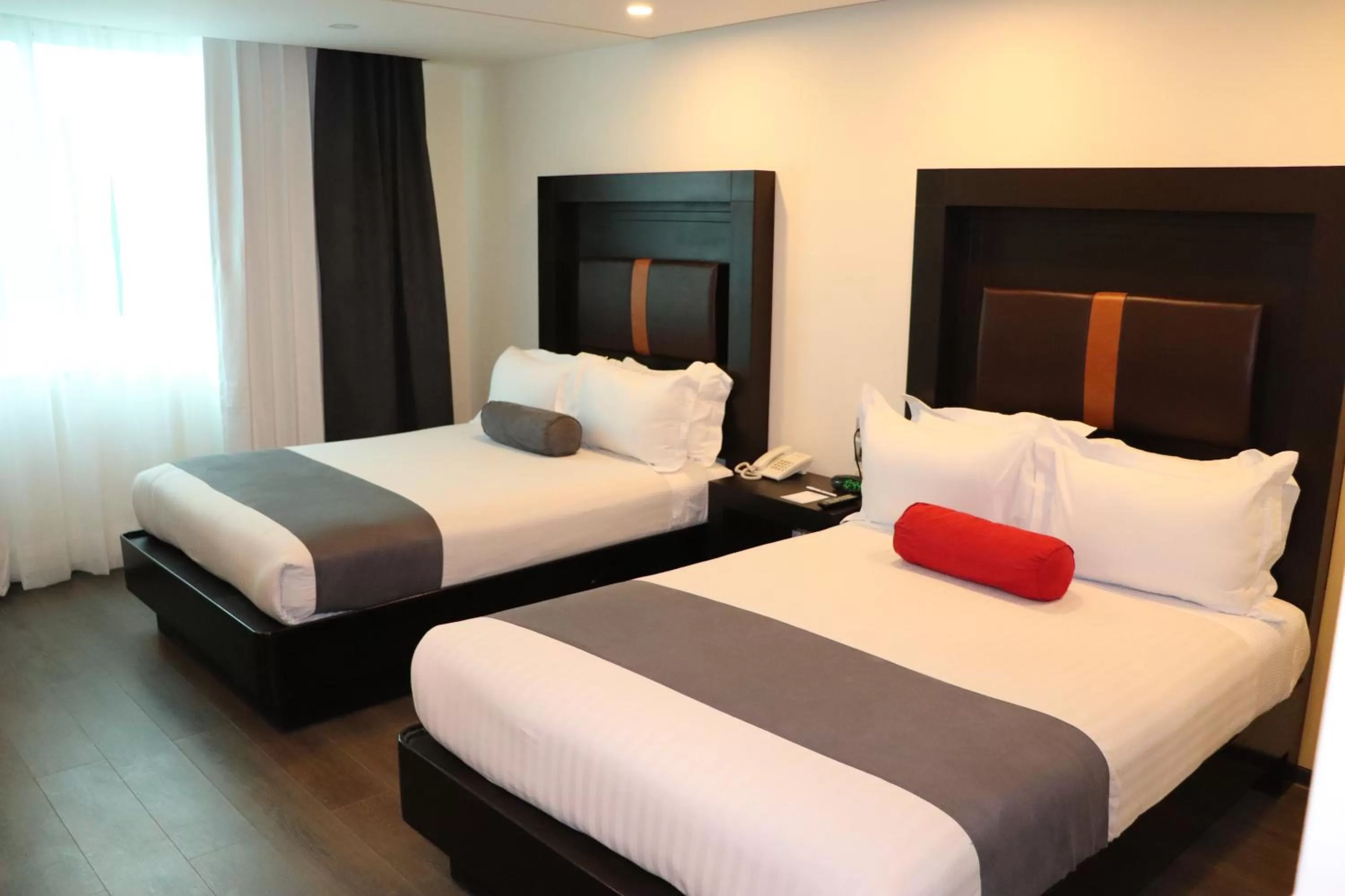 Bed in Best Western Plus Metepec & Suites