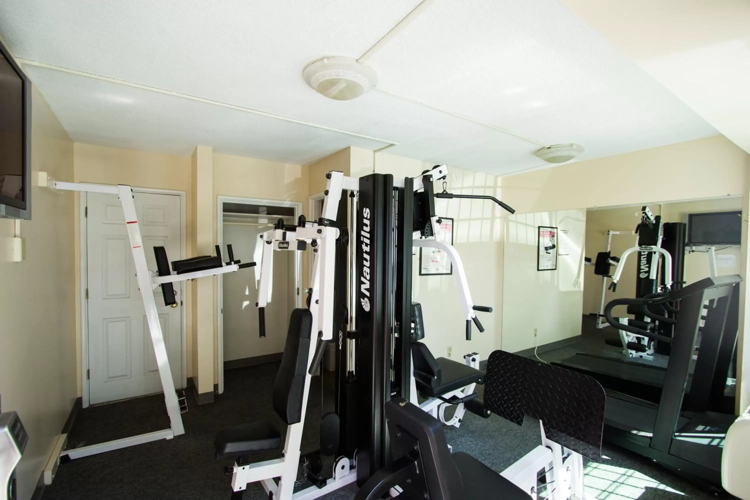 Day, Fitness Center/Facilities in Campus Inn & Suites Eugene Downtown