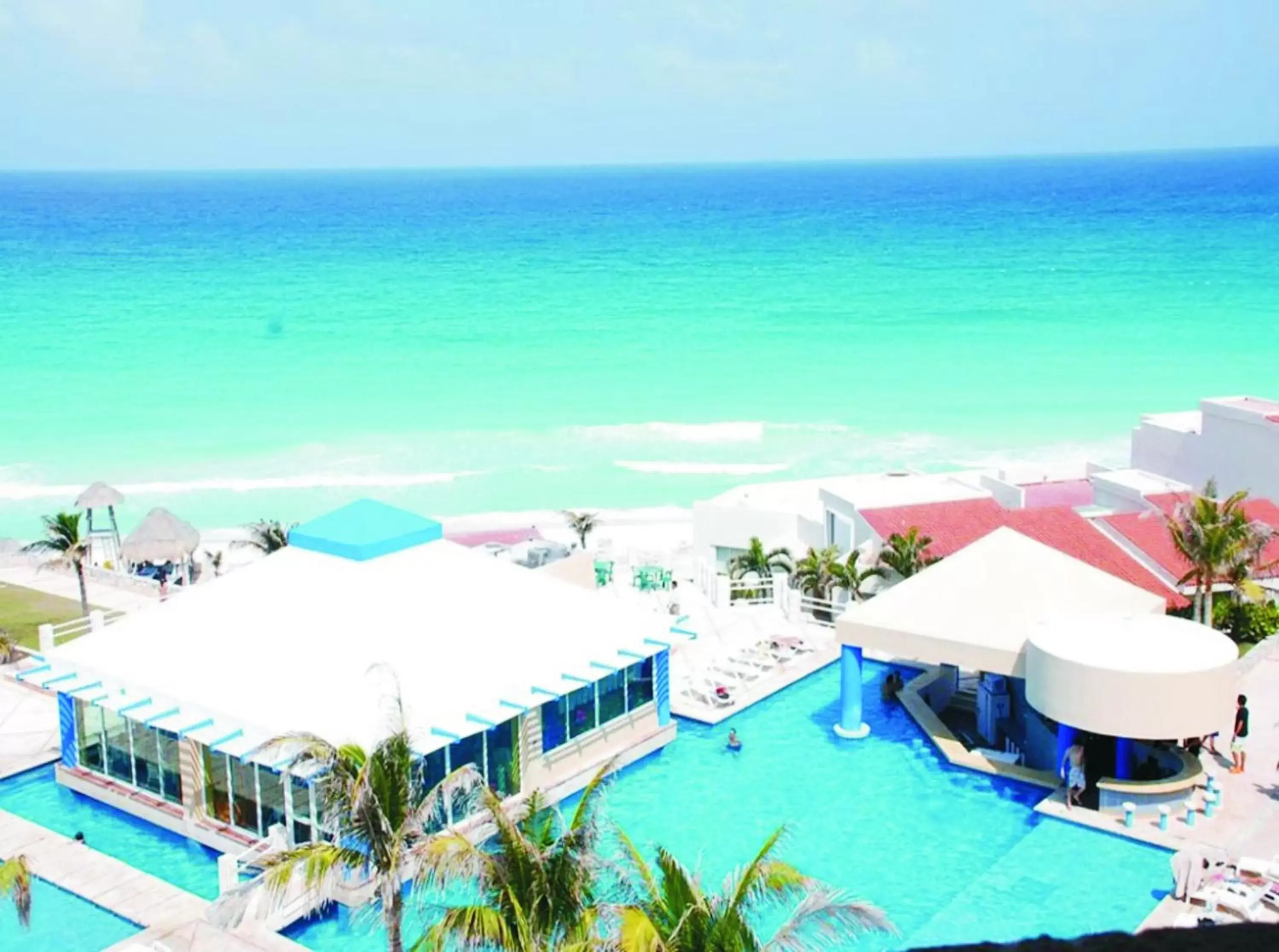 Pool View in Apartment Ocean Front Cancun