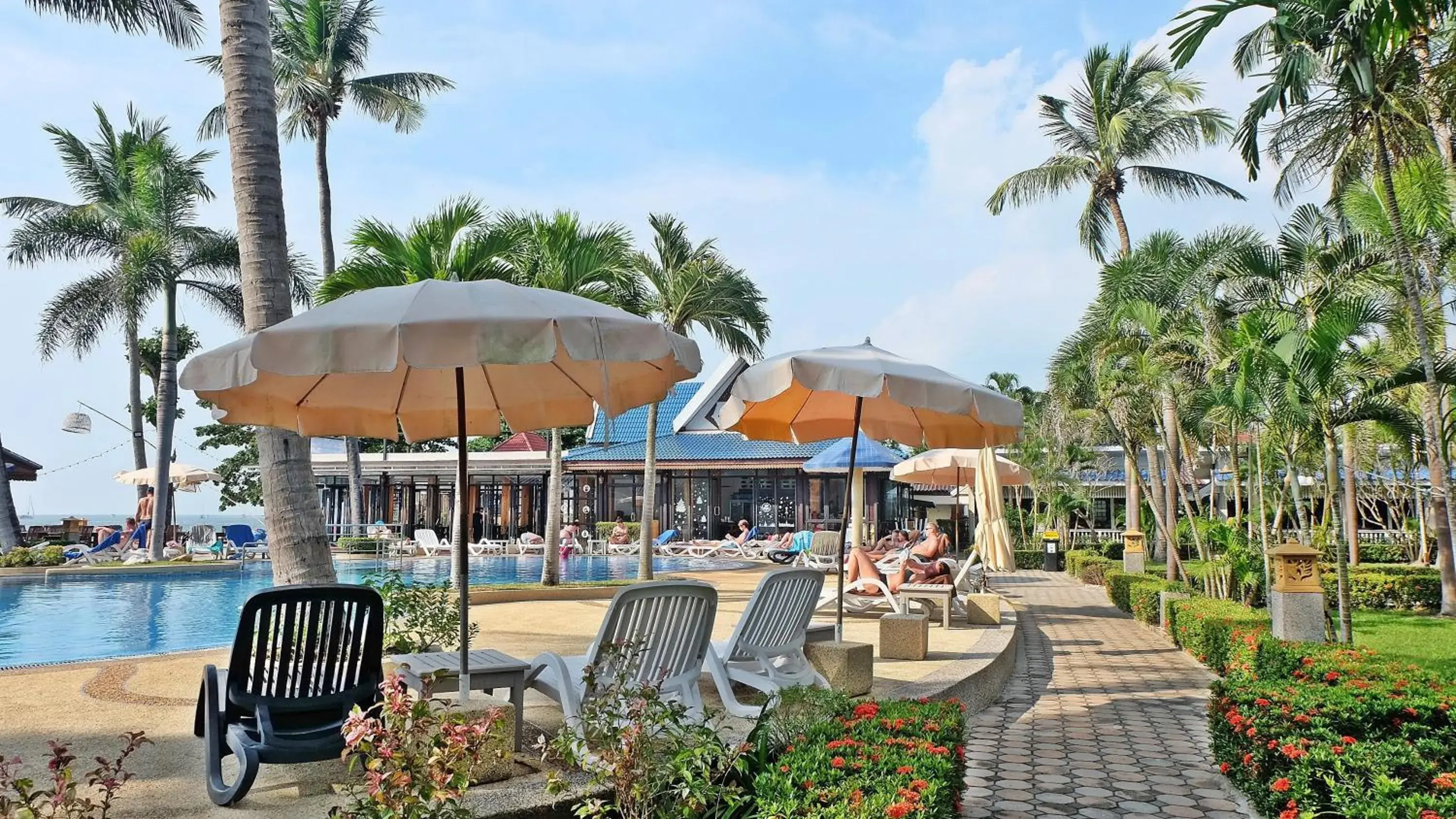 Swimming pool, Restaurant/Places to Eat in Andaman Lanta Resort - SHA Extra Plus