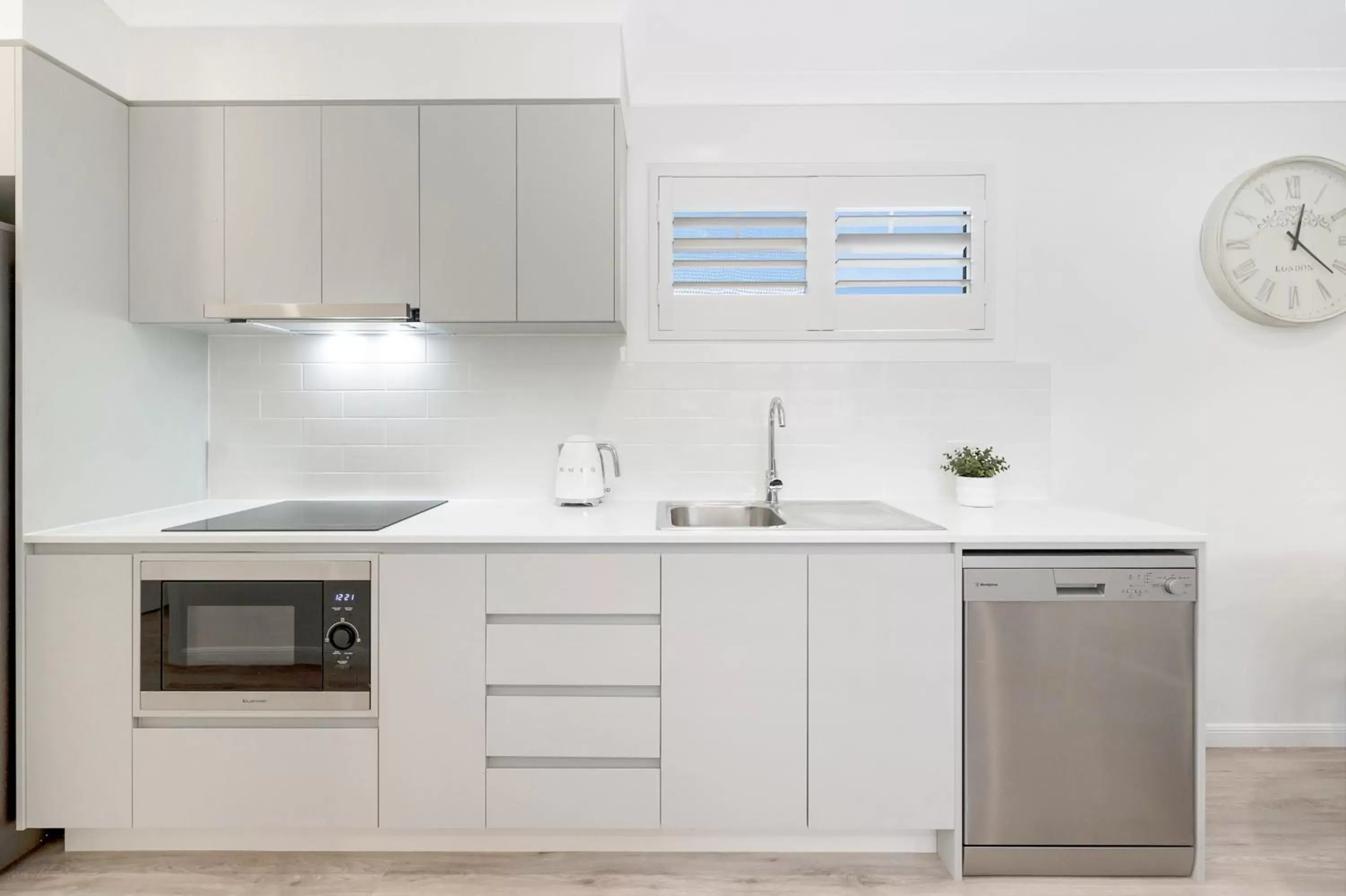 Kitchen or kitchenette, Kitchen/Kitchenette in Mercure Townsville