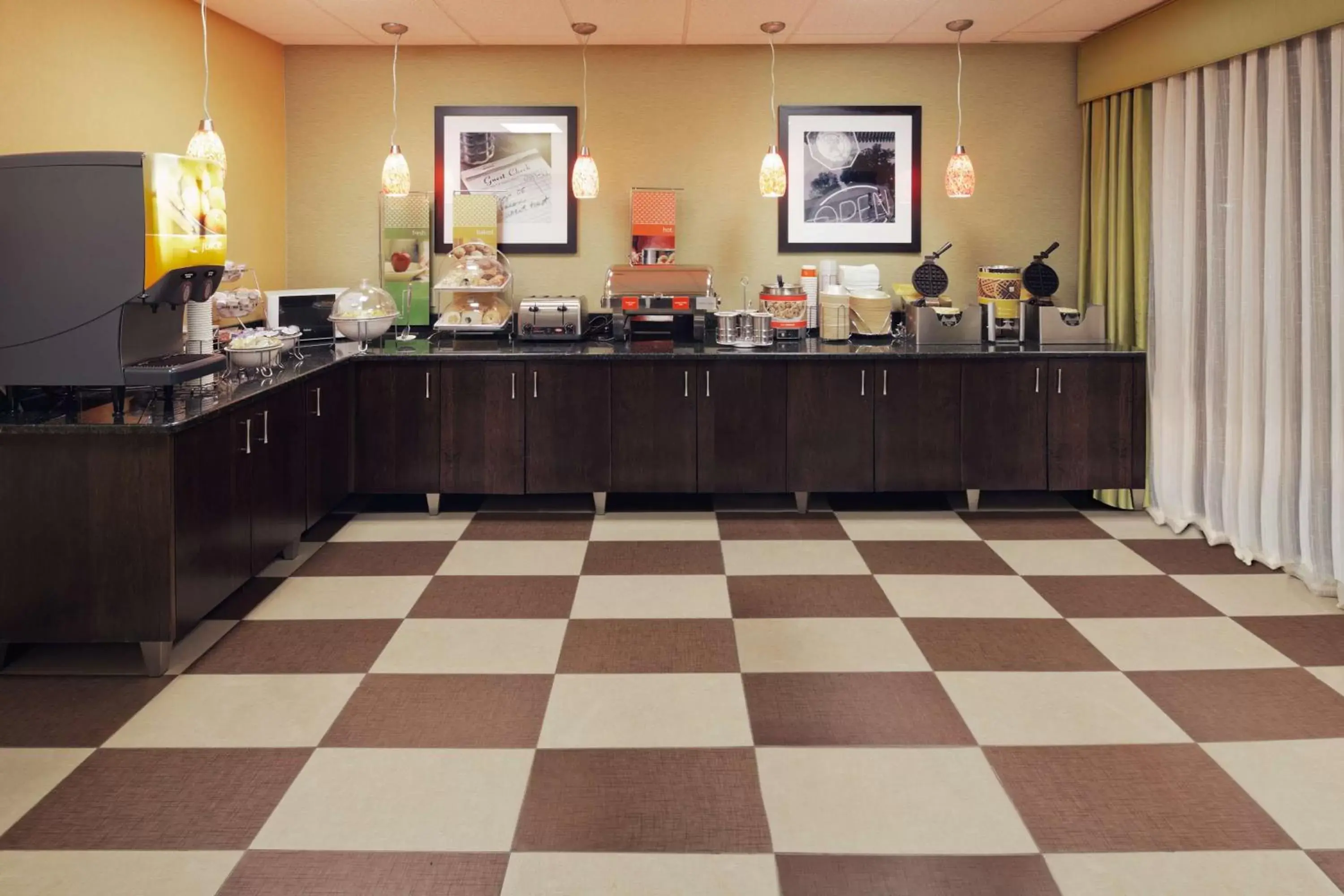 Dining area, Restaurant/Places to Eat in Hampton Inn Youngstown-North