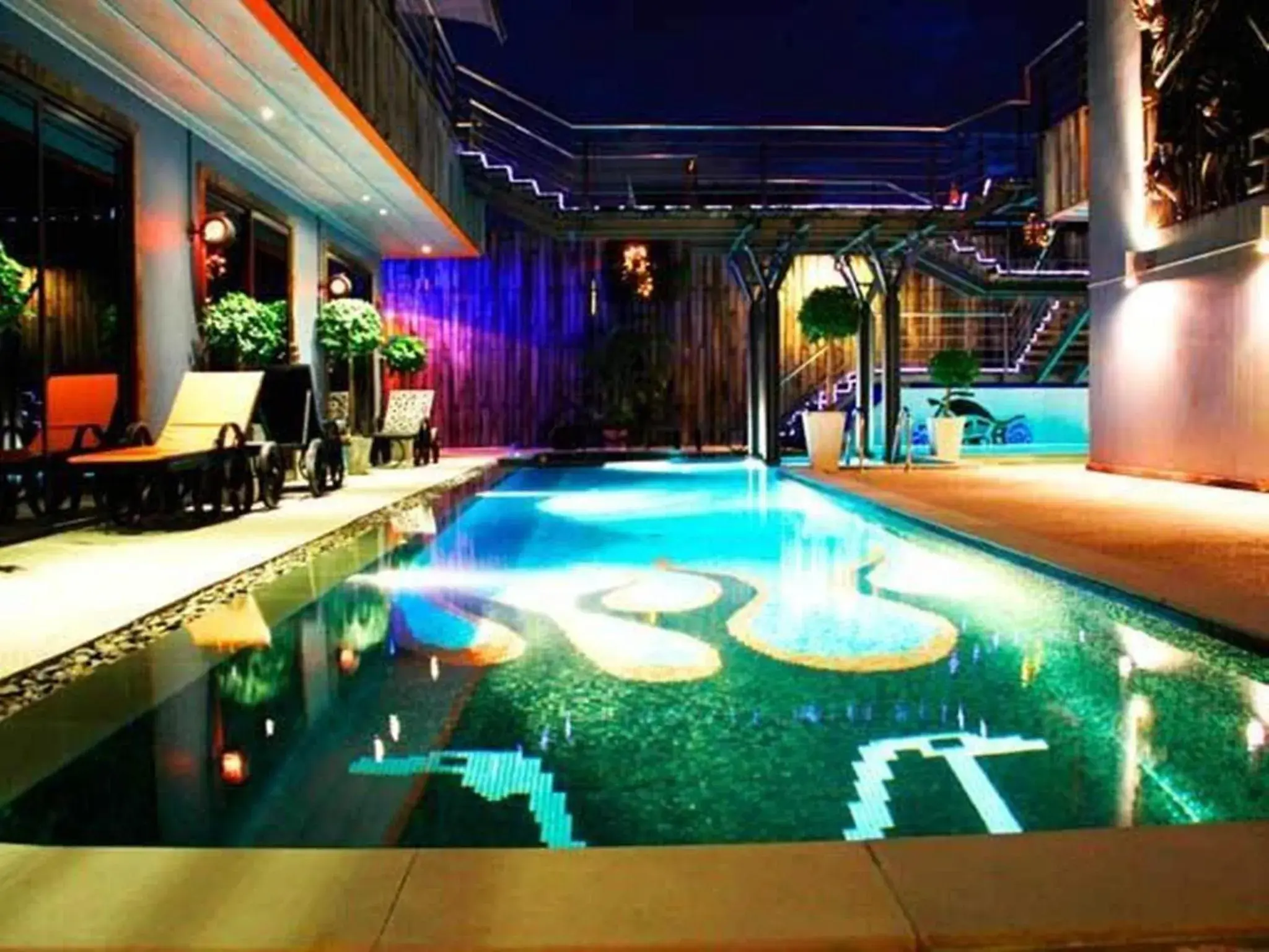 Swimming pool in Nicky's Handlebar Swimming pool in Nicky's Handlebar