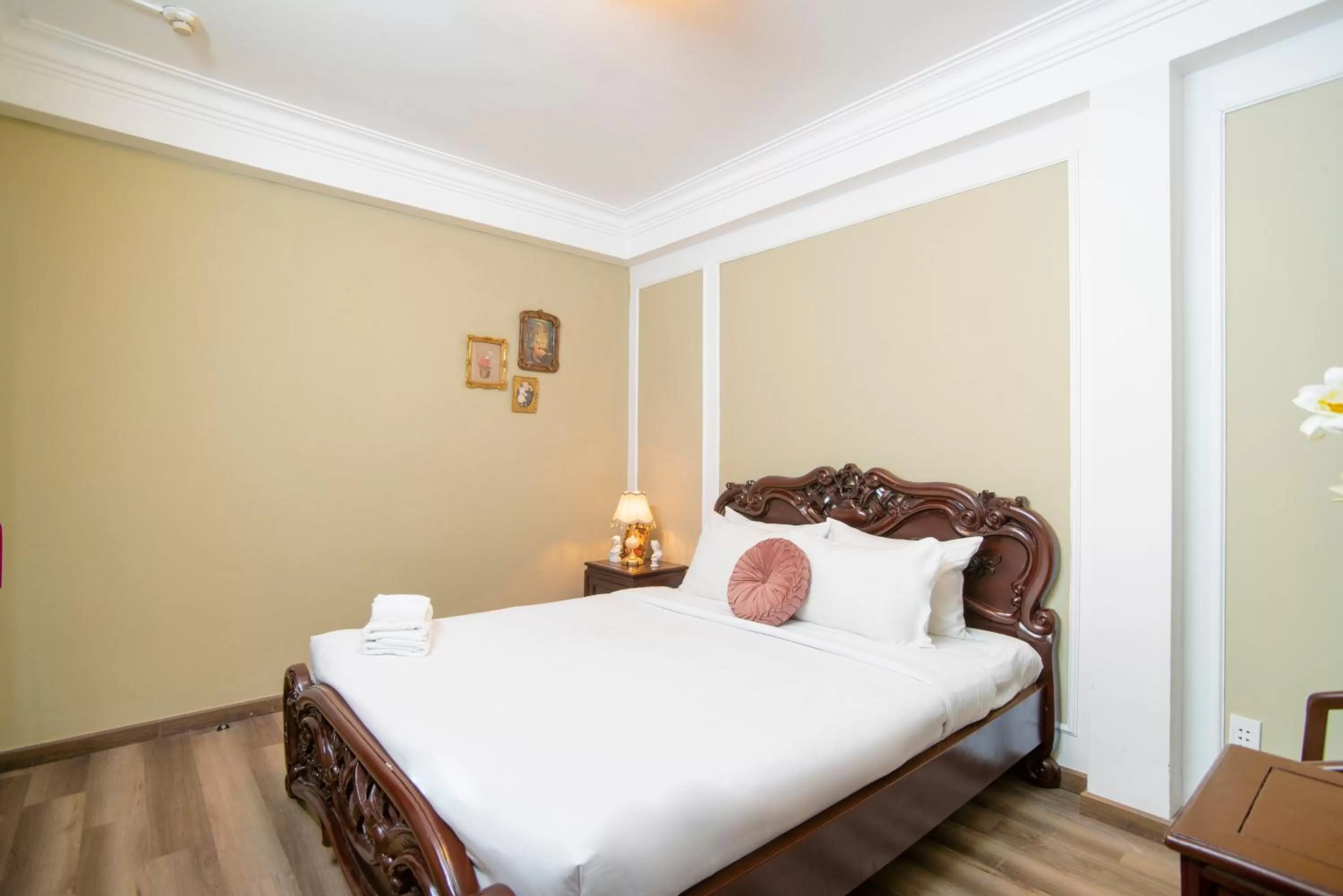 Bed in SAZI BEN THANH Hotel HCM