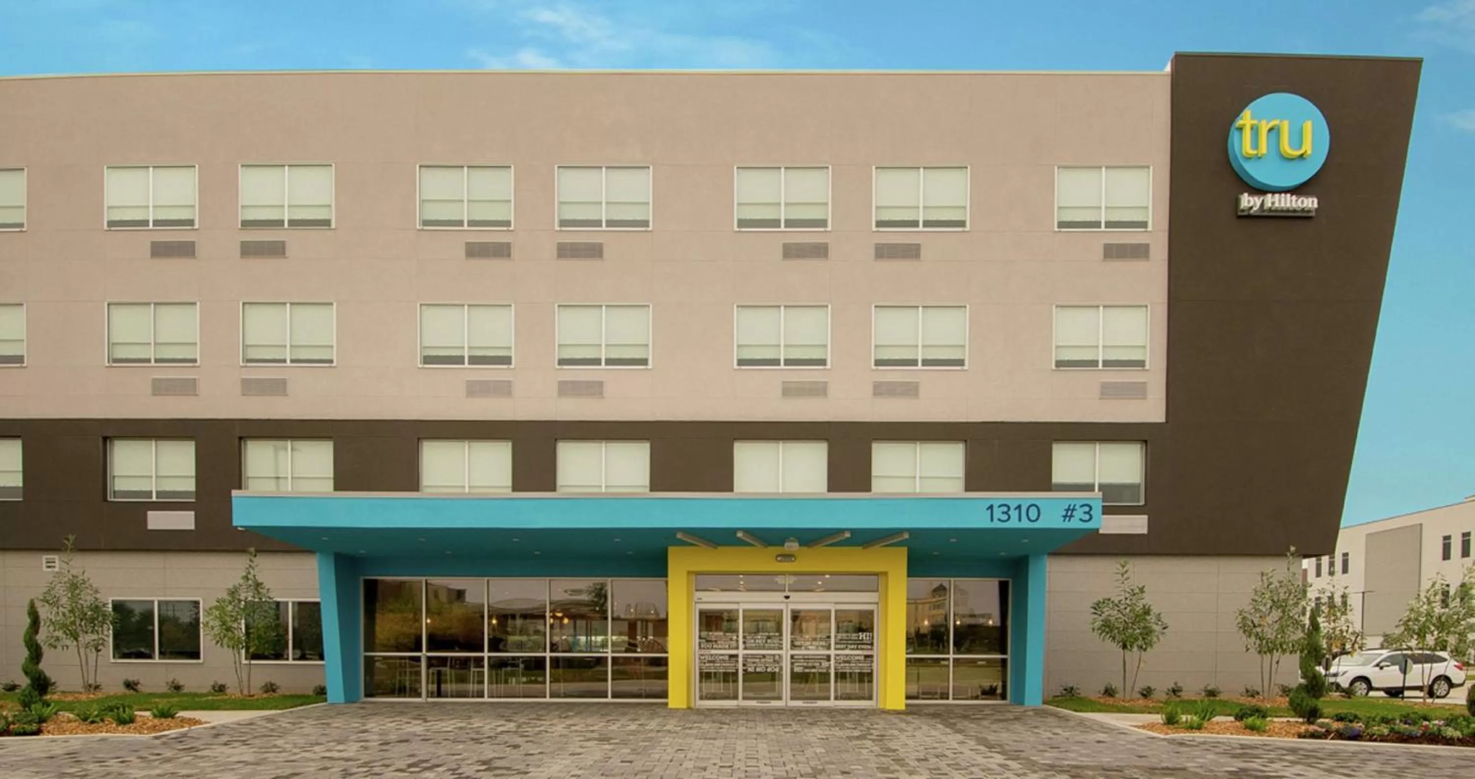 Property building in Tru by Hilton Lafayette River Ranch