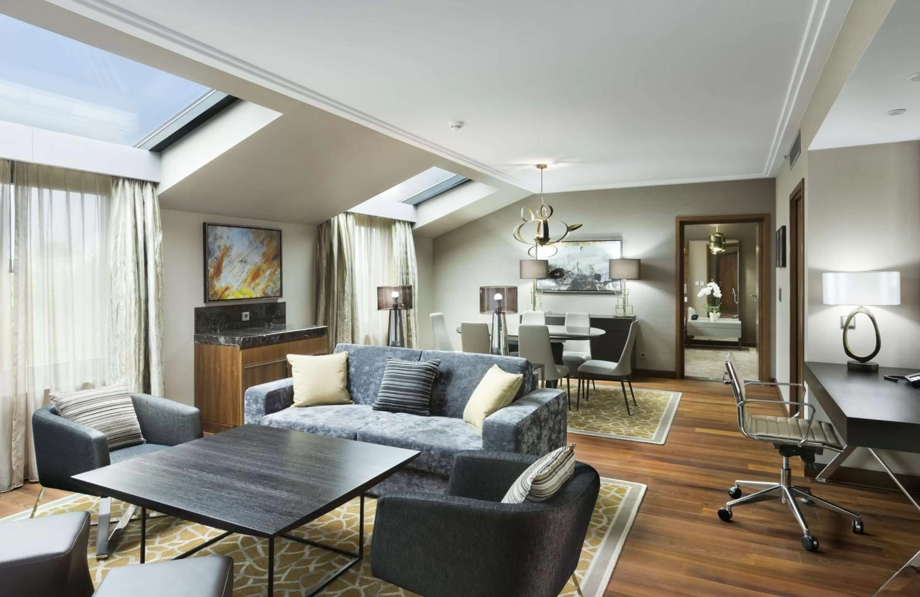 Living room in DoubleTree by Hilton Hotel & Conference Centre Warsaw