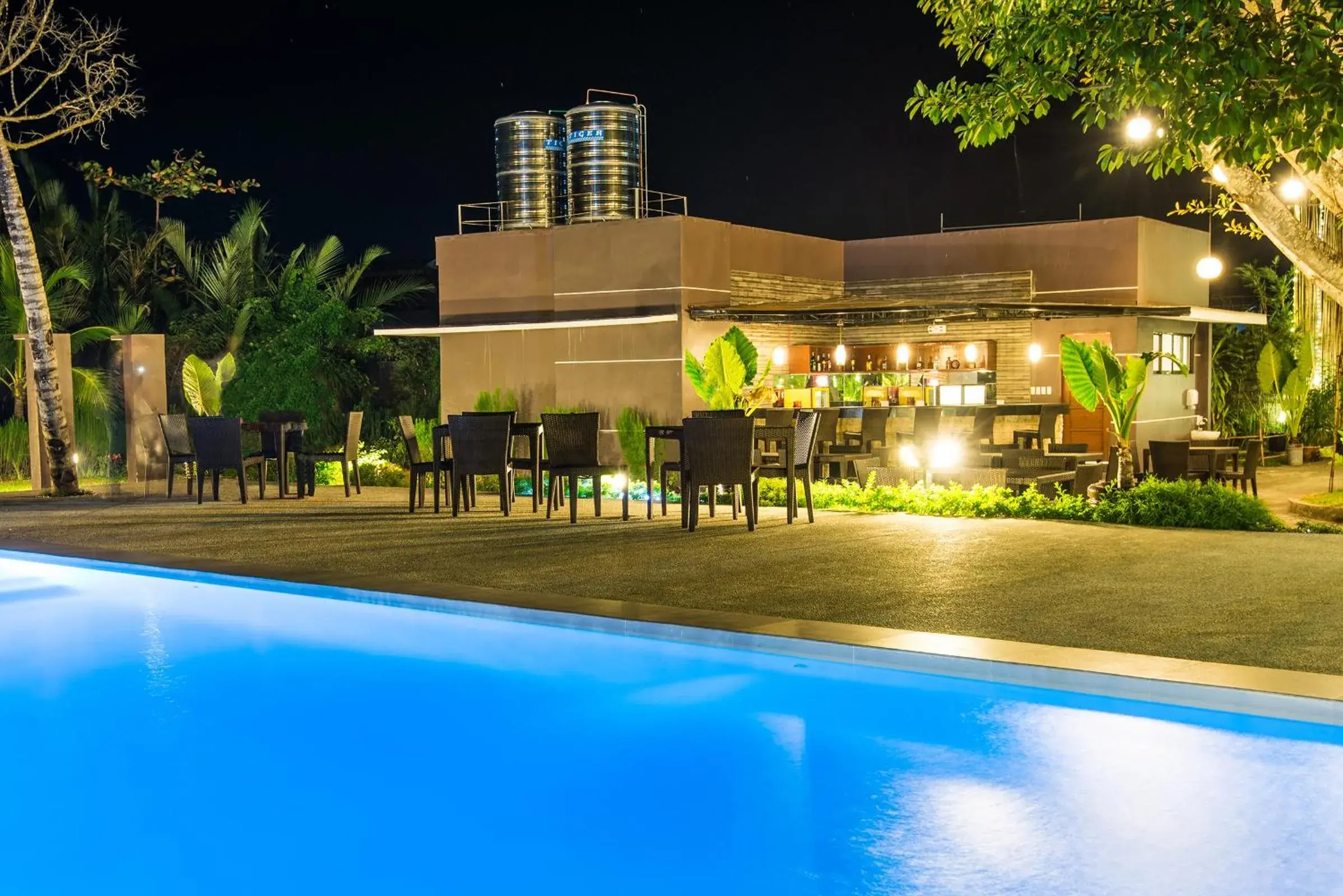 Swimming Pool in Ariana Hotel