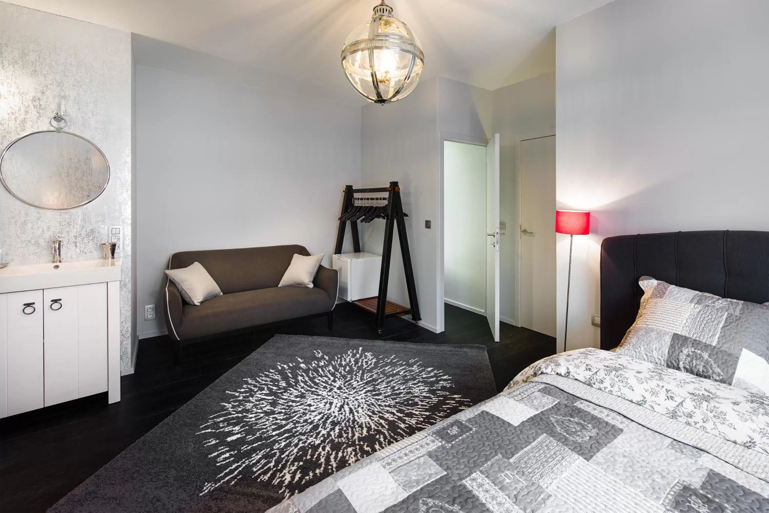 Photo of the whole room, Bed in All In One