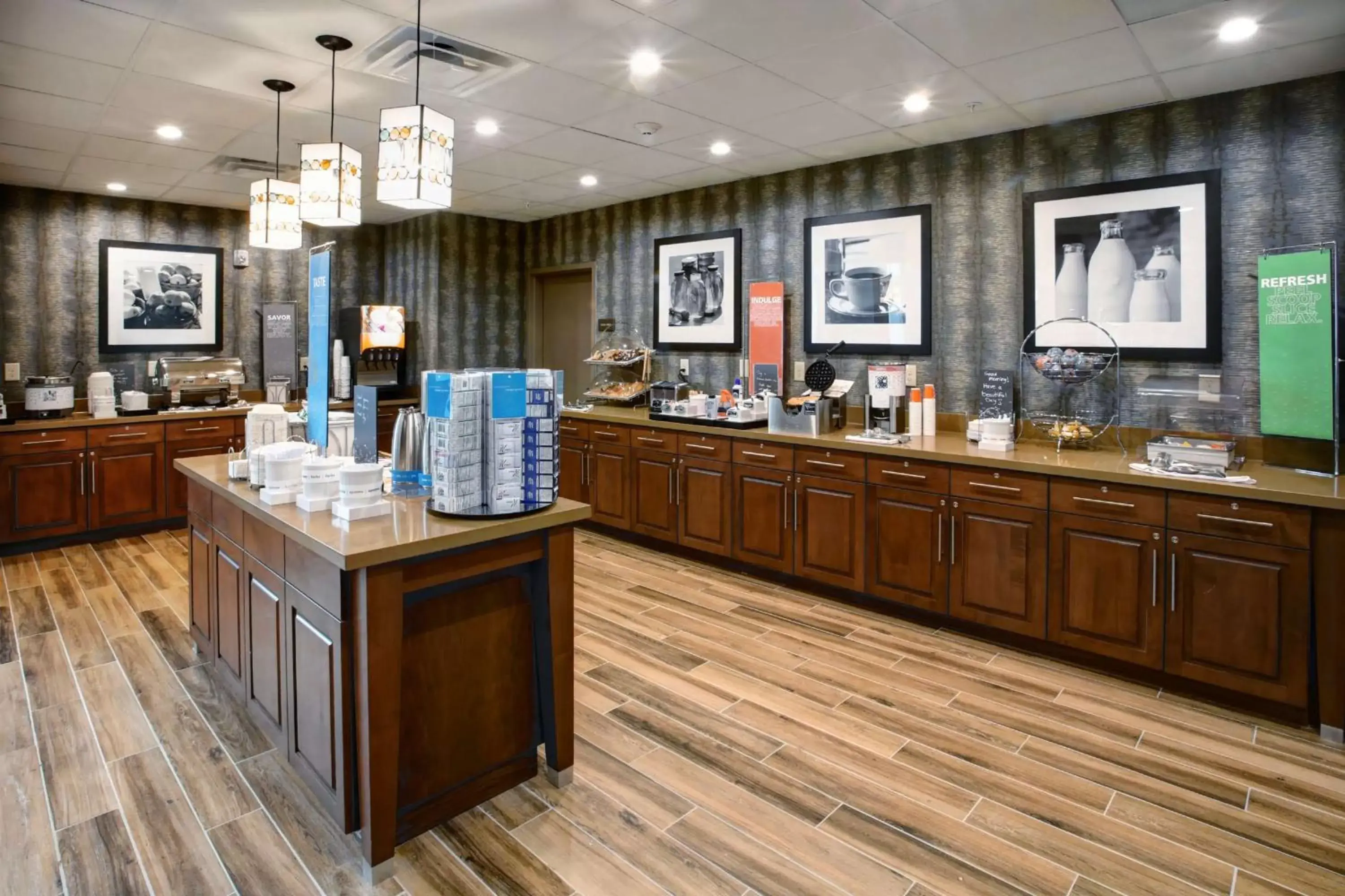 Restaurant/places to eat in Hampton Inn & Suites By Hilton Baltimore/Aberdeen, Md Restaurant/places to eat in Hampton Inn & Suites By Hilton Baltimore/Aberdeen, Md