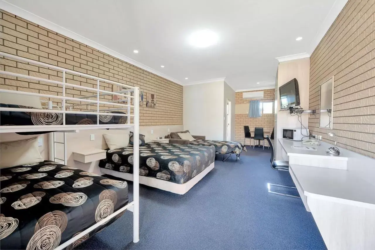 Bunk Beds Room in Comfort Inn Warwick